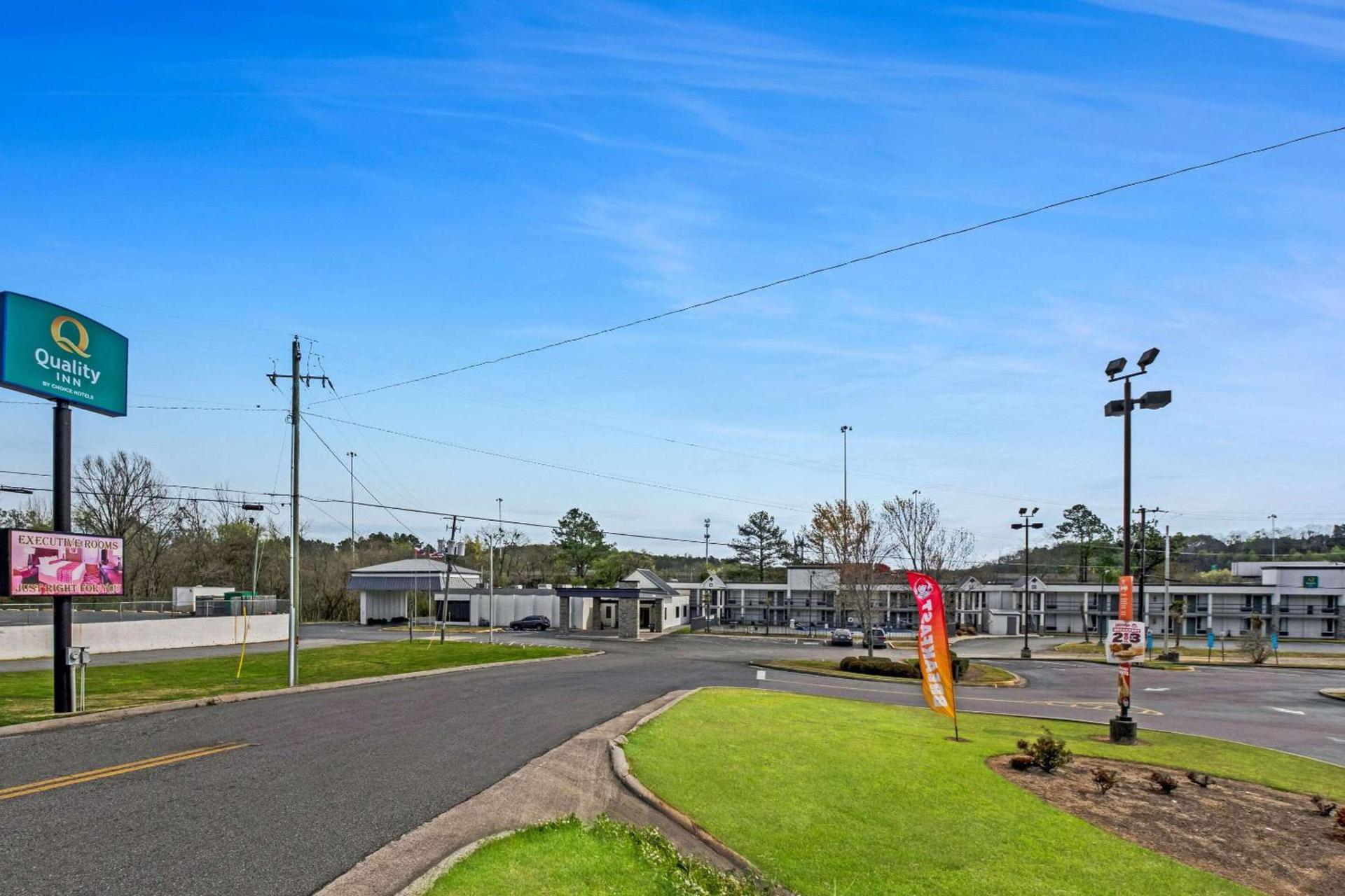 Quality Inn Dalton East photo 40