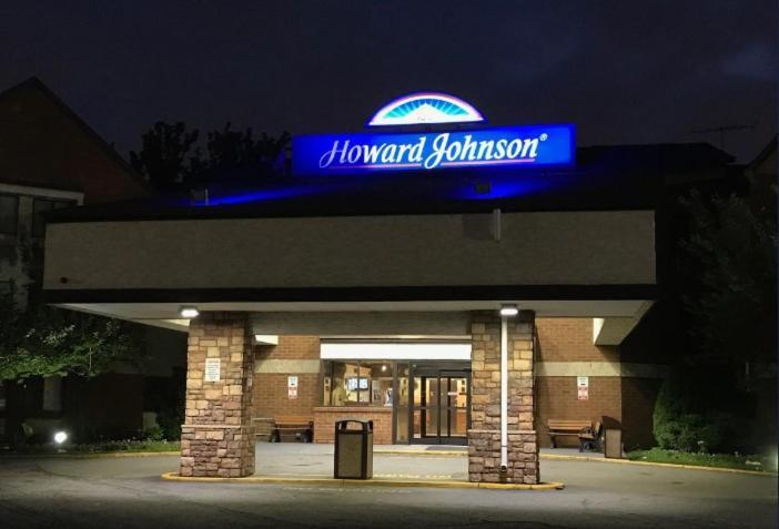 Howard Johnson by Wyndham Newark Airport photo 2