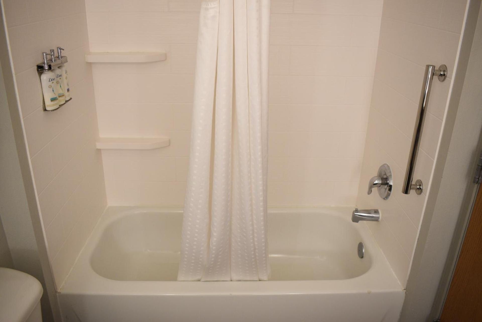 Holiday Inn Express Hotel & Suites Lincoln South by IHG photo 11