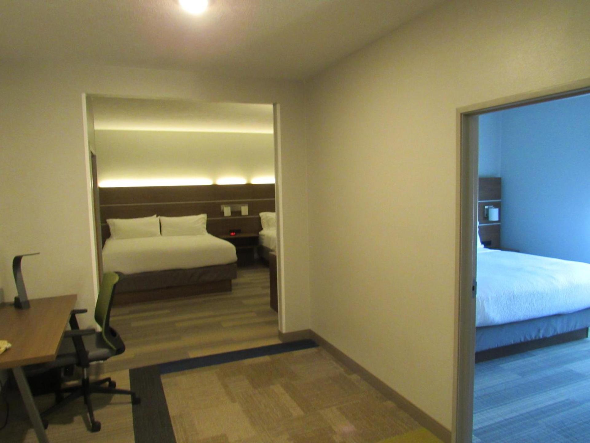 Holiday Inn Express Hotel & Suites Lincoln South by IHG photo 65