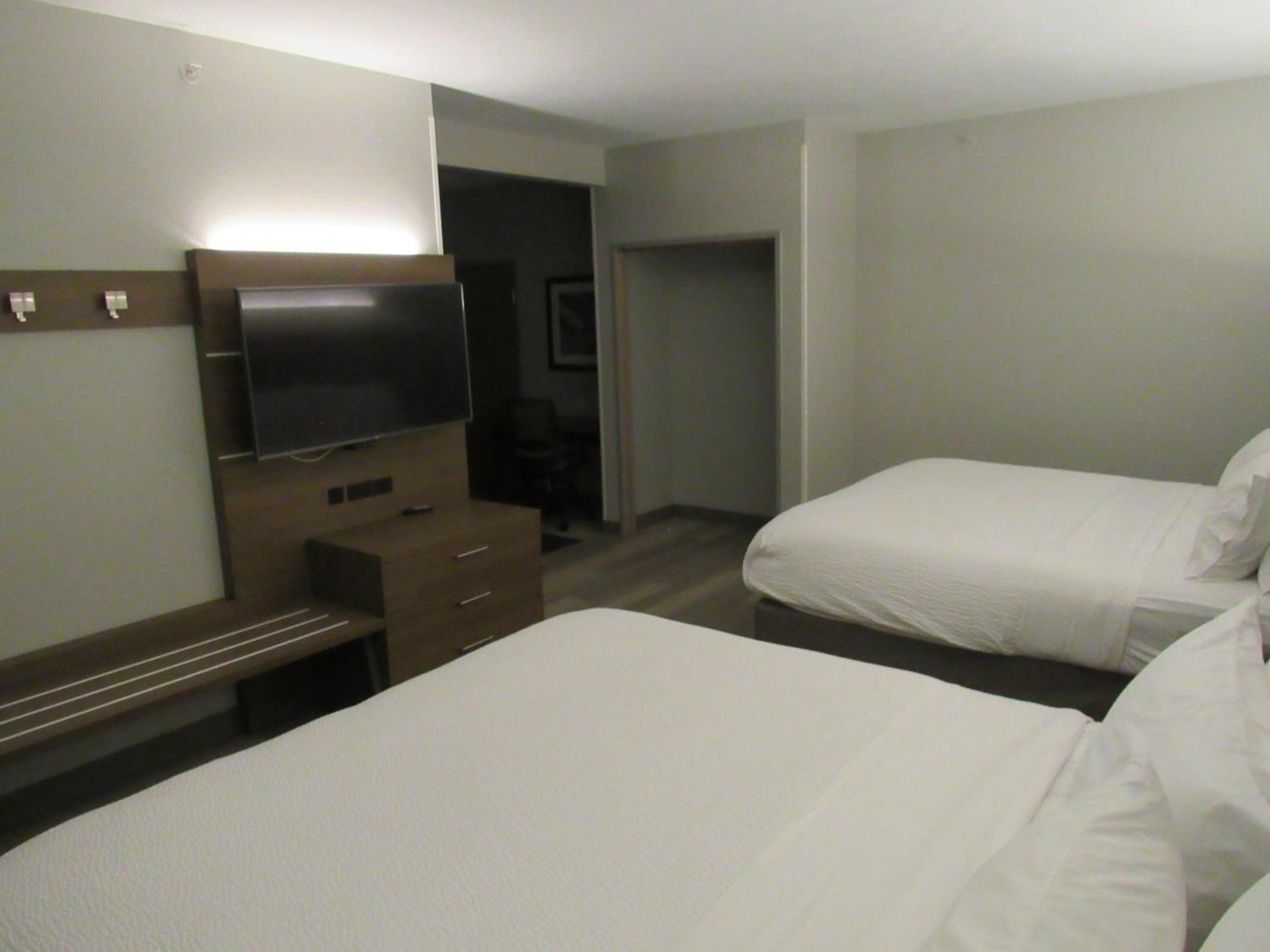 Holiday Inn Express Hotel & Suites Lincoln South by IHG photo 57