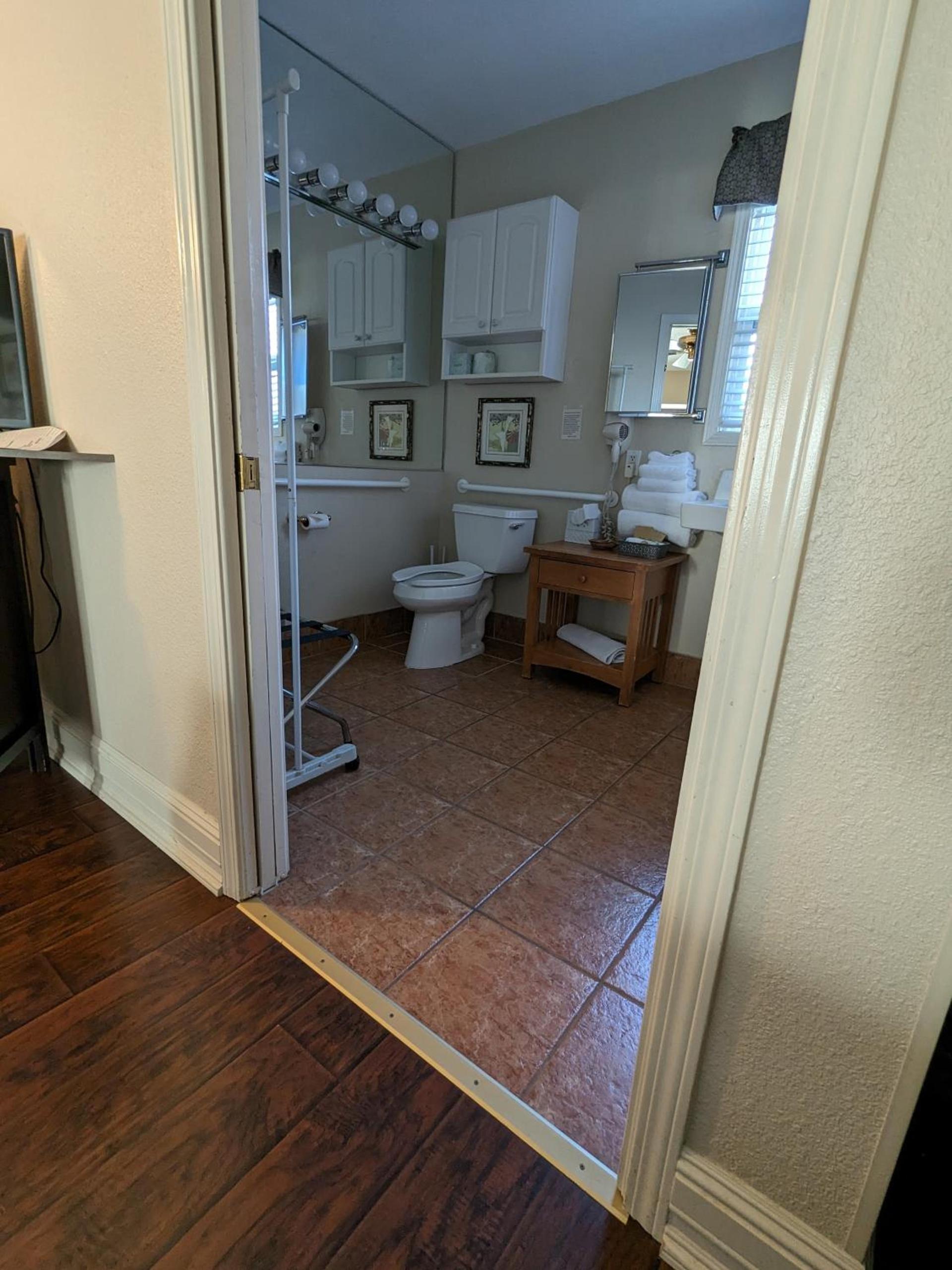 Los Gatos Garden Inn Hotel photo 33