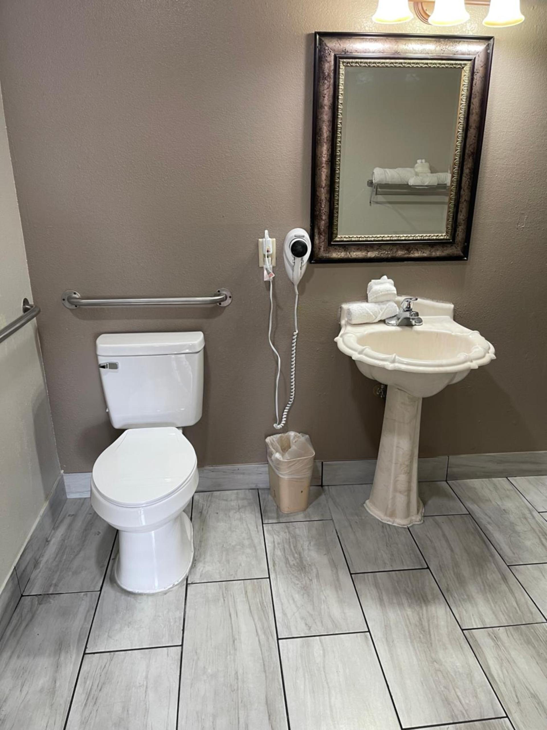 Travelodge by Wyndham Tucson AZ photo 31