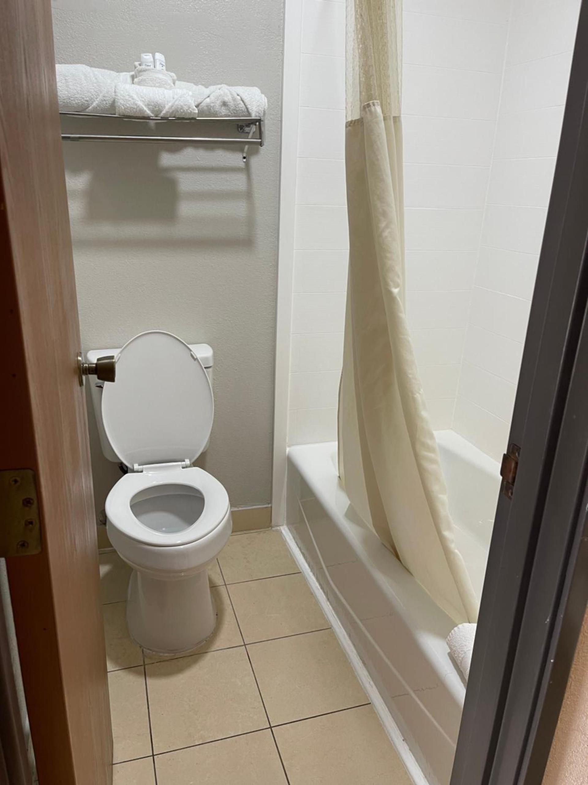 Travelodge by Wyndham Tucson AZ photo 32