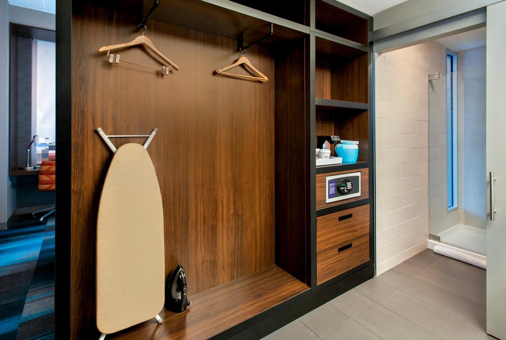 Aloft by Marriott Boston Seaport District photo 40