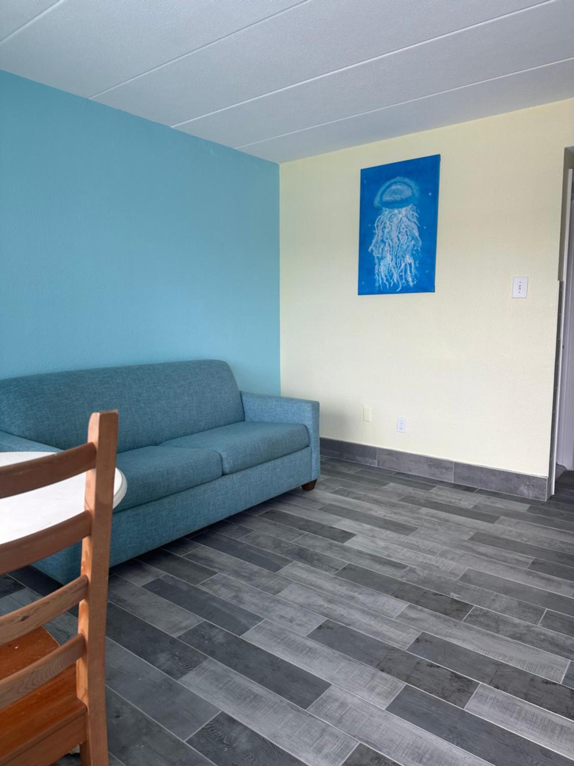 Royal Canadian Motel photo 30