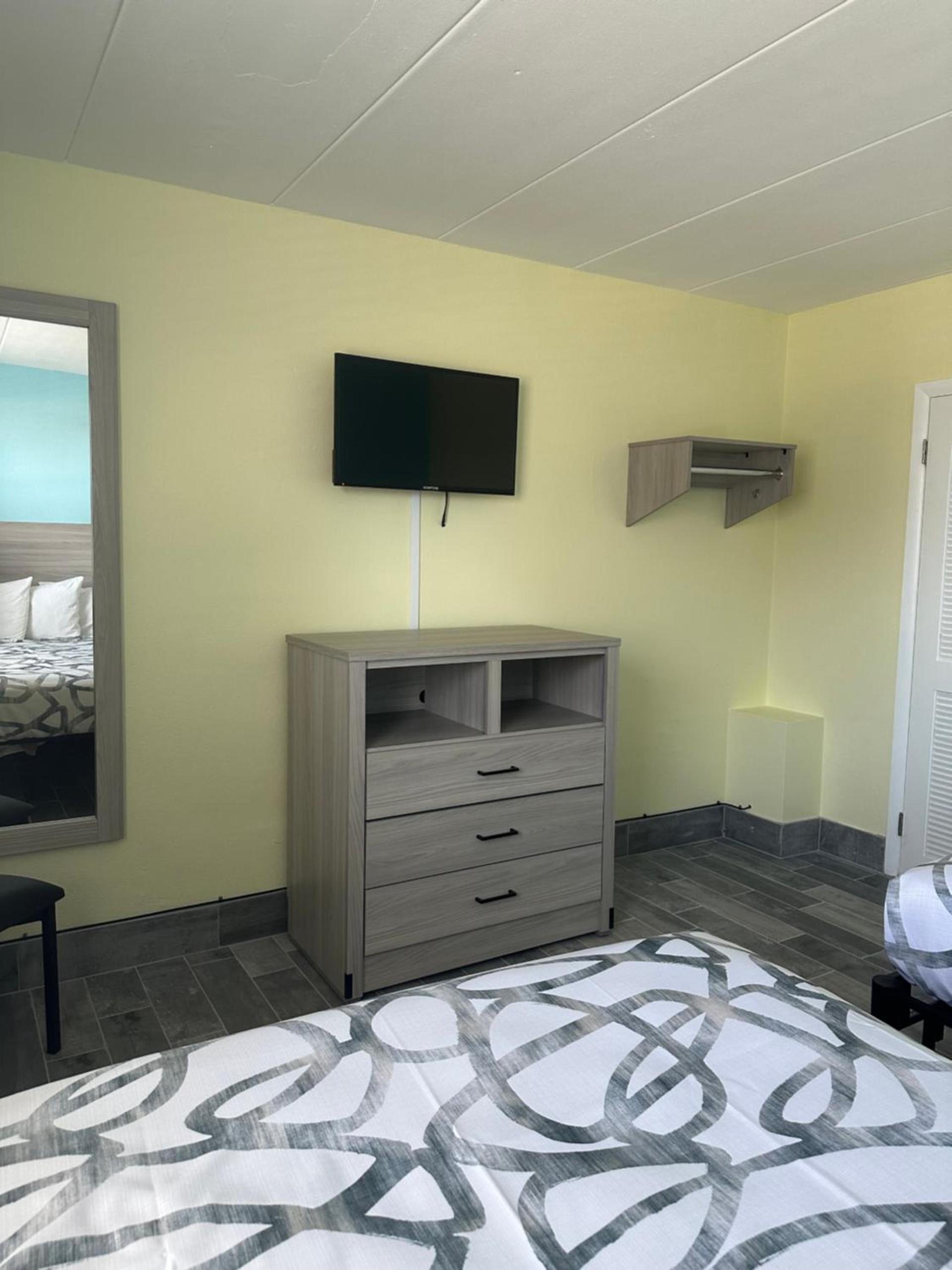 Royal Canadian Motel photo 29