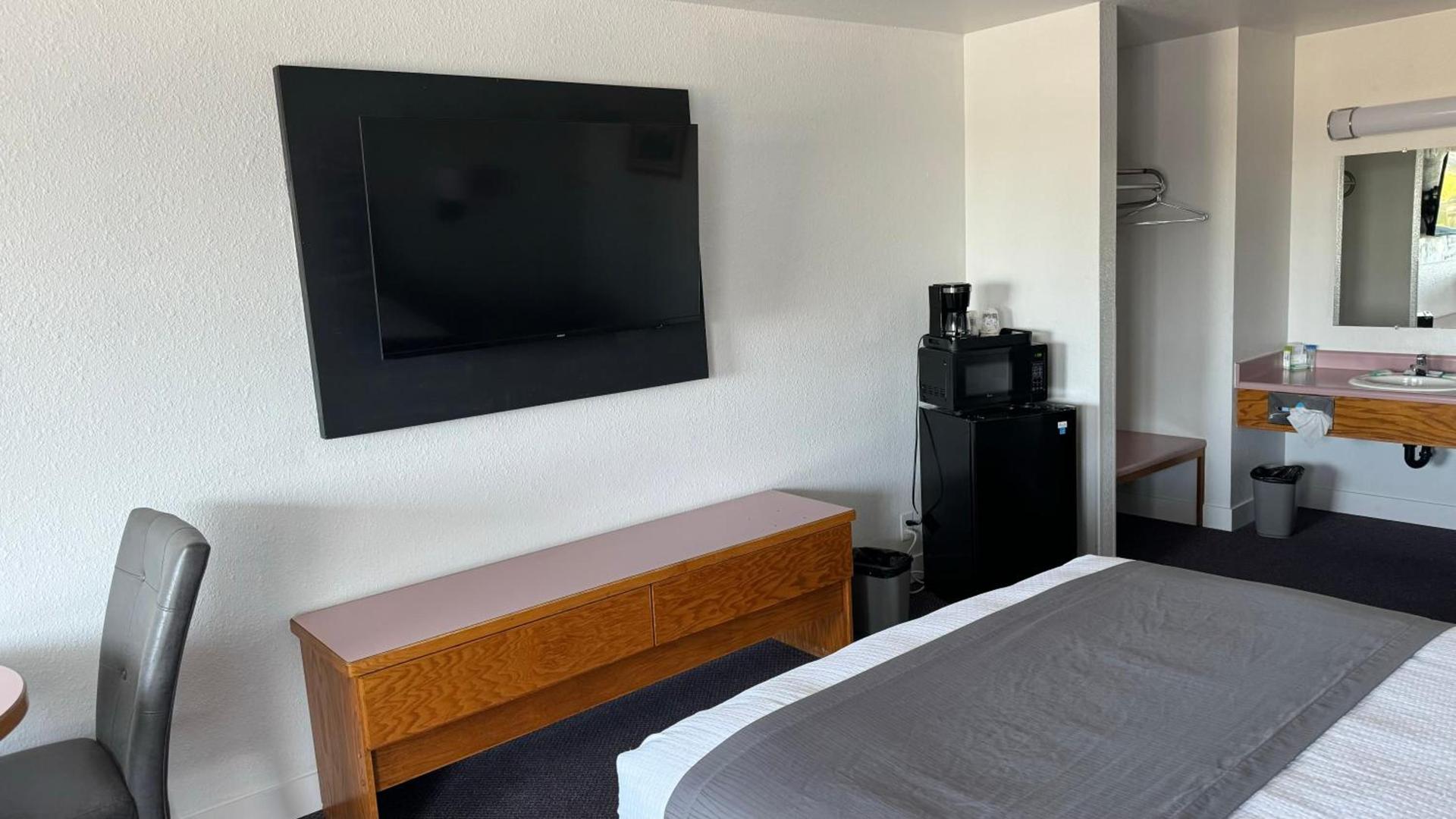 Harbor Inn photo 13