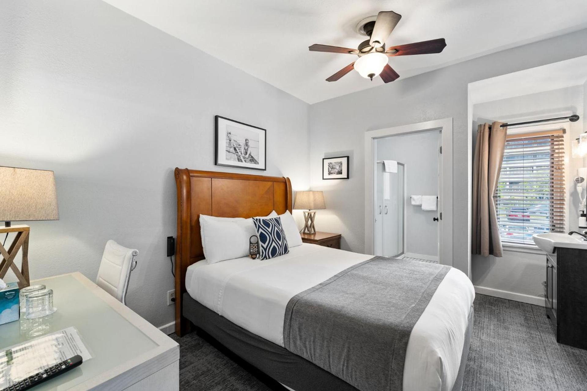 College Inn Hotel photo 45