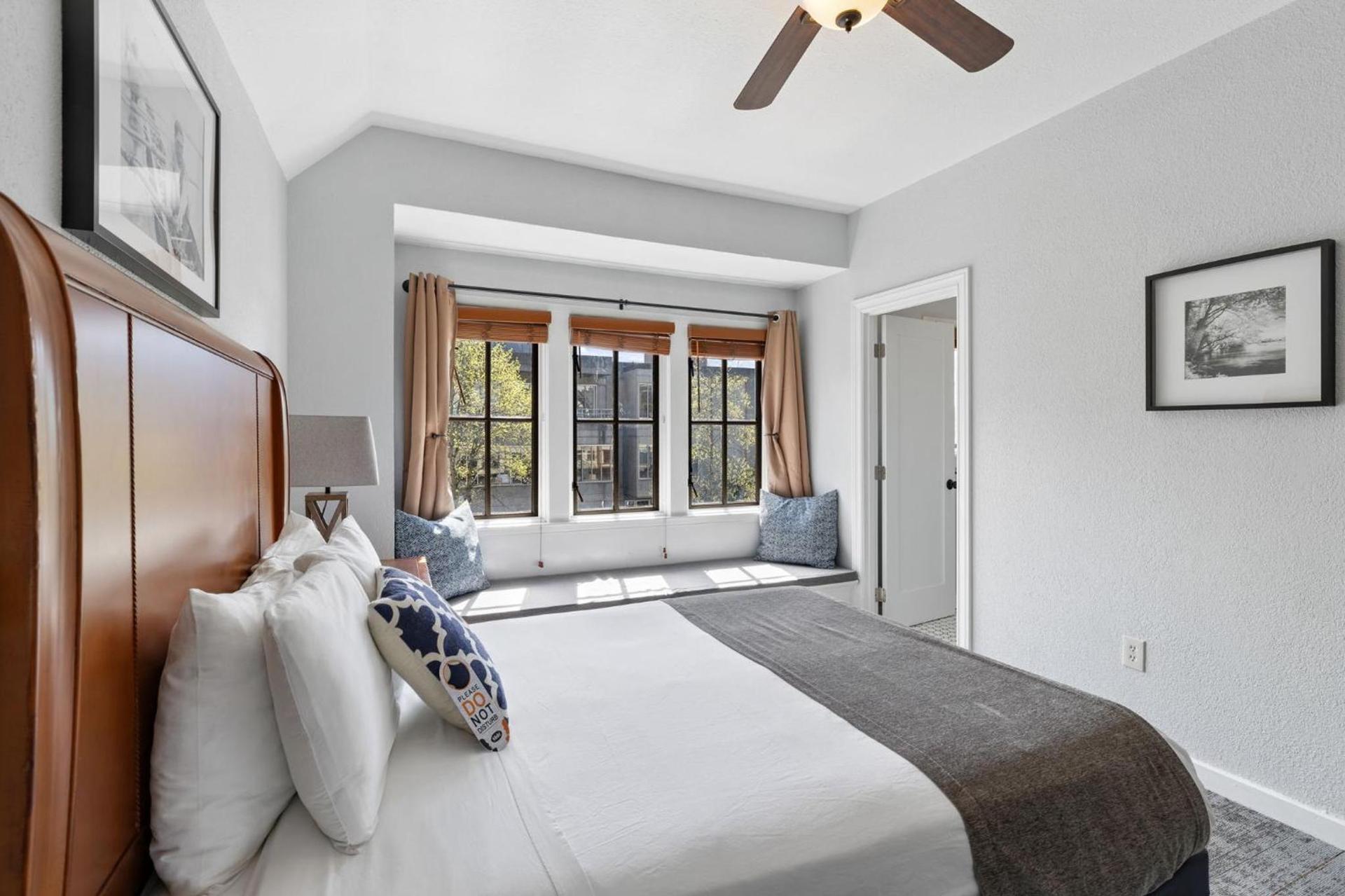 College Inn Hotel photo 41