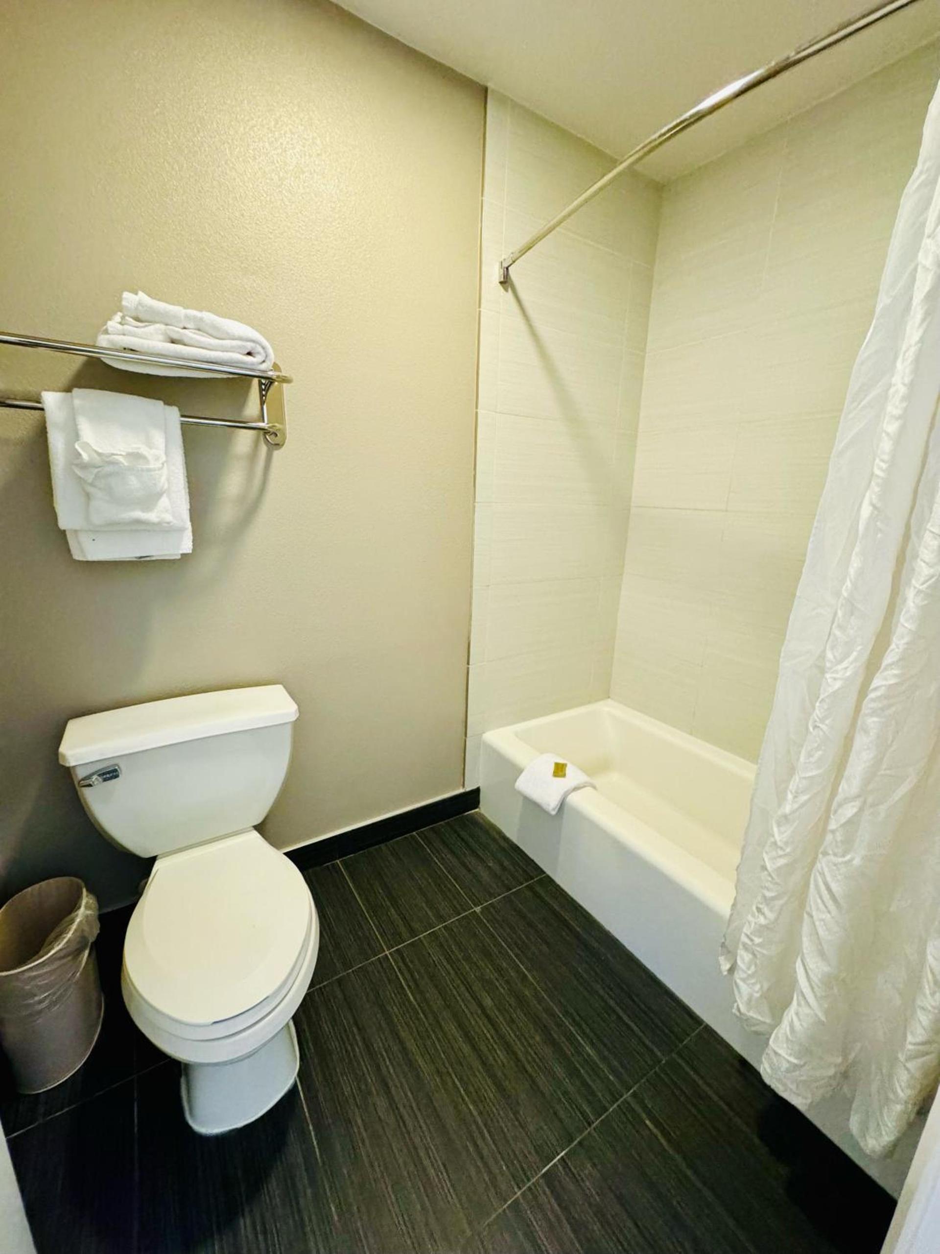 Rodeway Inn Martinez photo 7
