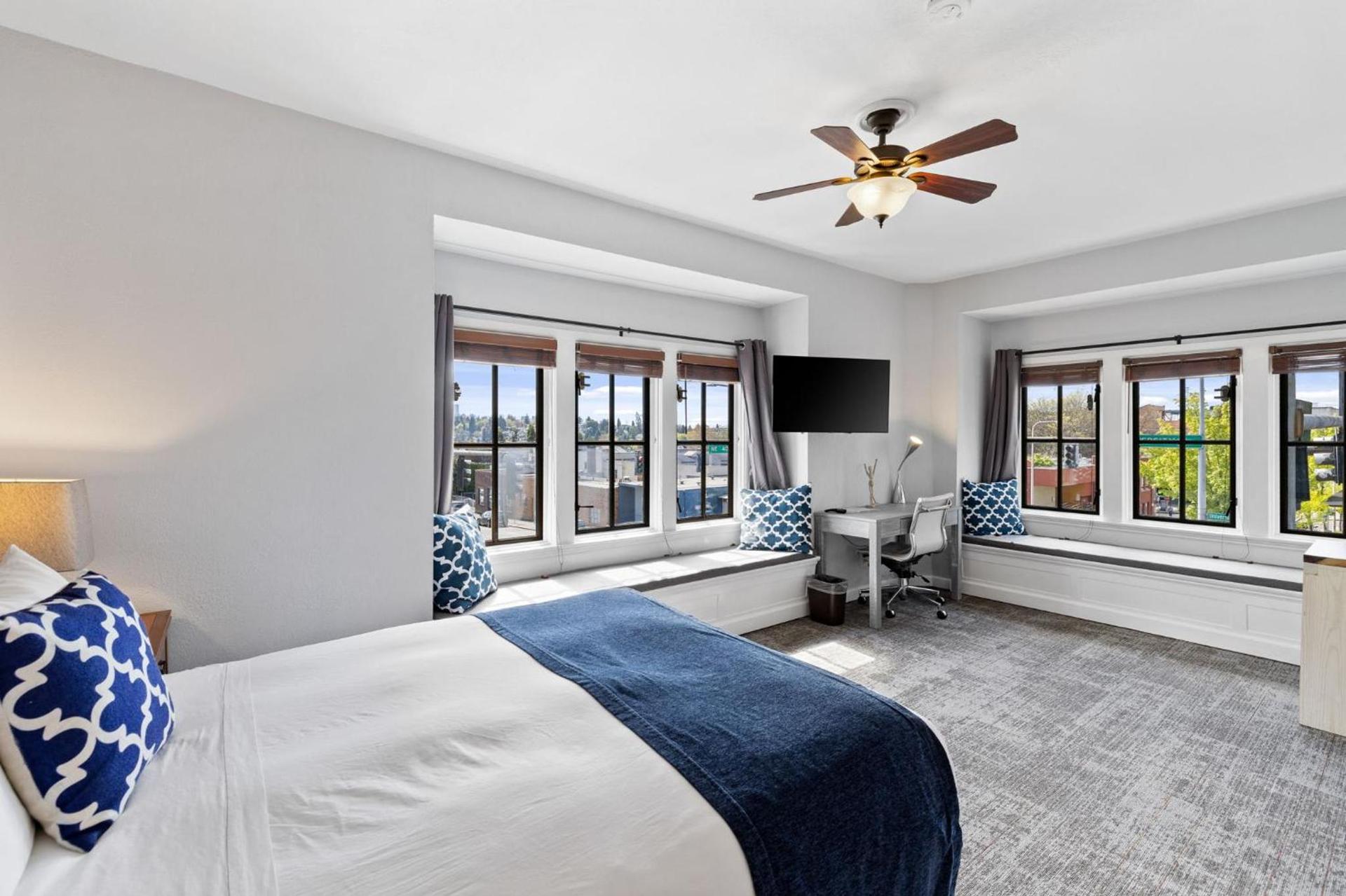 College Inn Hotel photo 48
