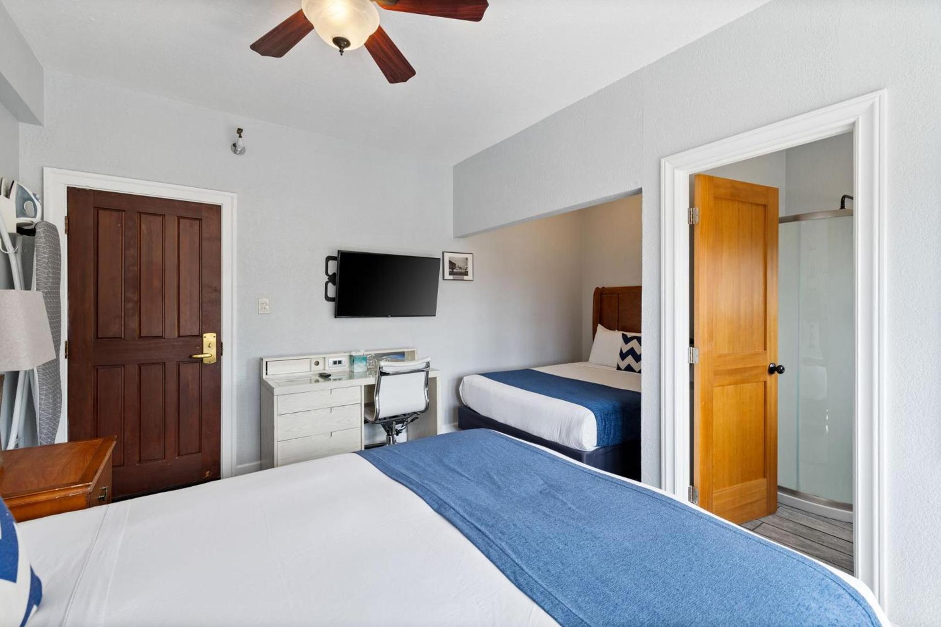 College Inn Hotel photo 47