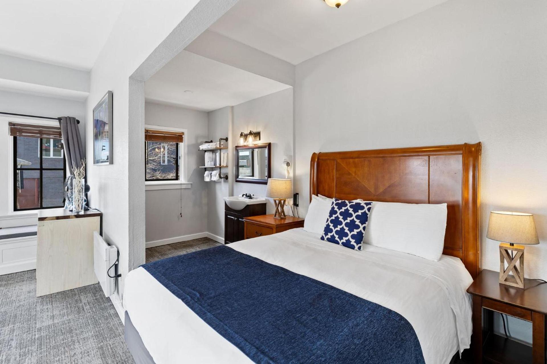 College Inn Hotel photo 49