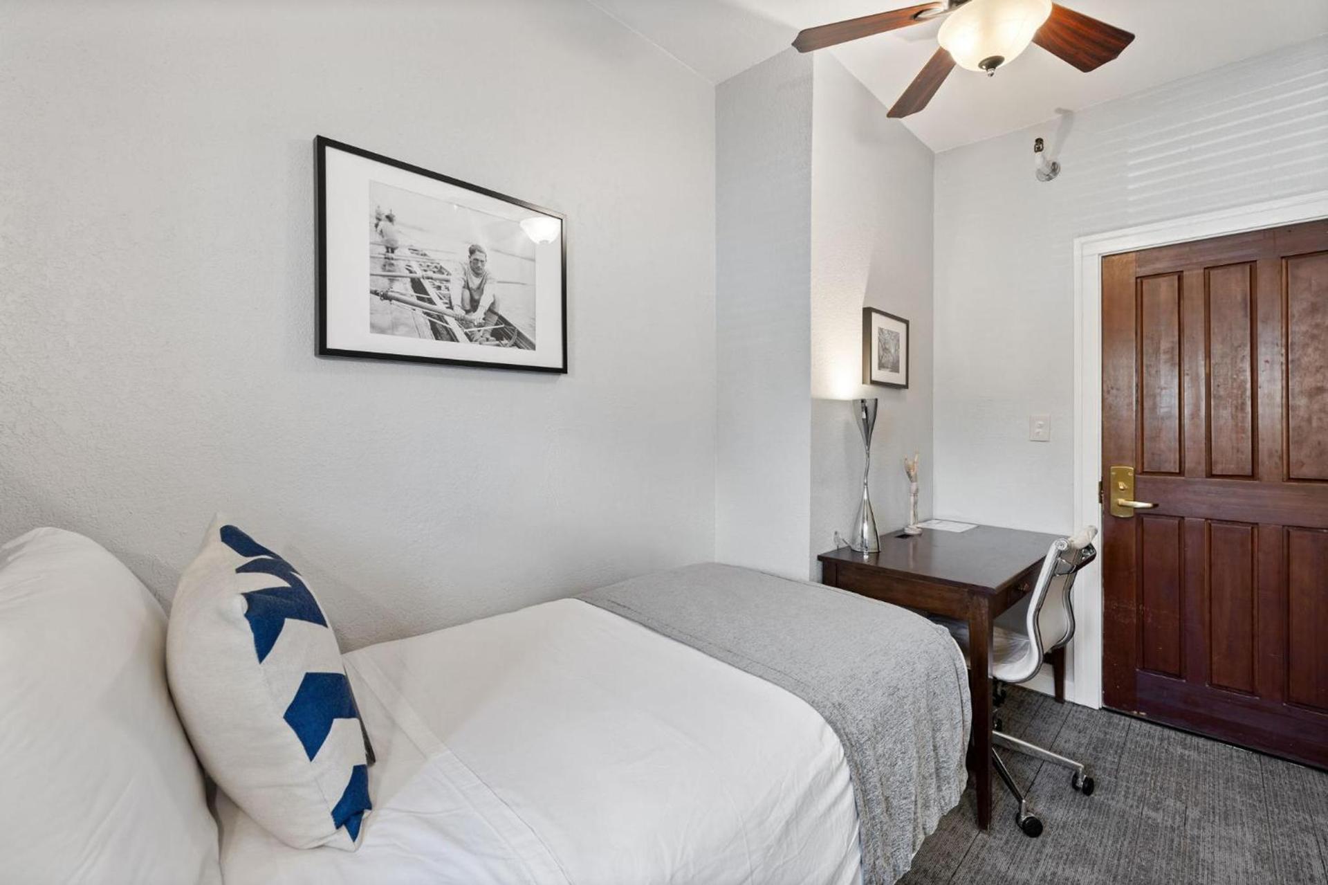 College Inn Hotel photo 51