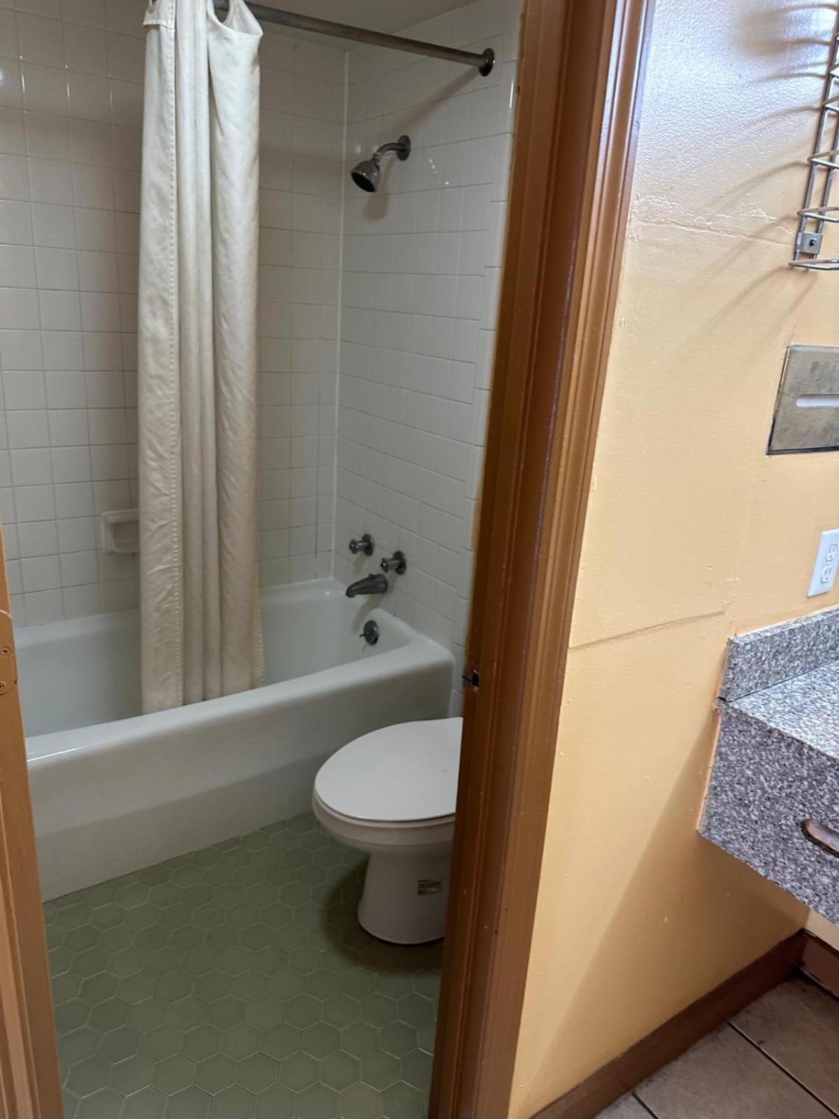 College Inn Spartanburg photo 2
