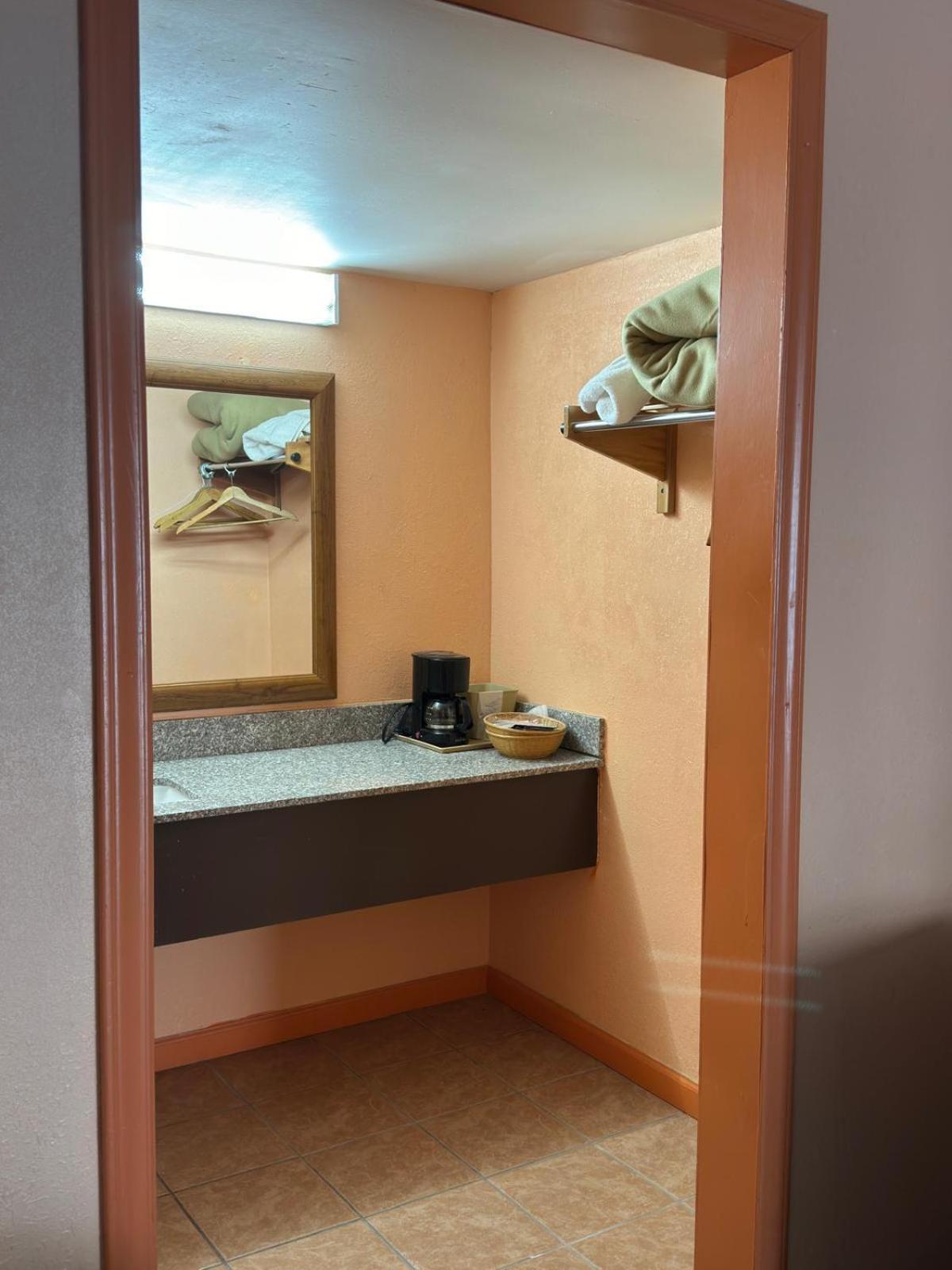 College Inn Spartanburg photo 17