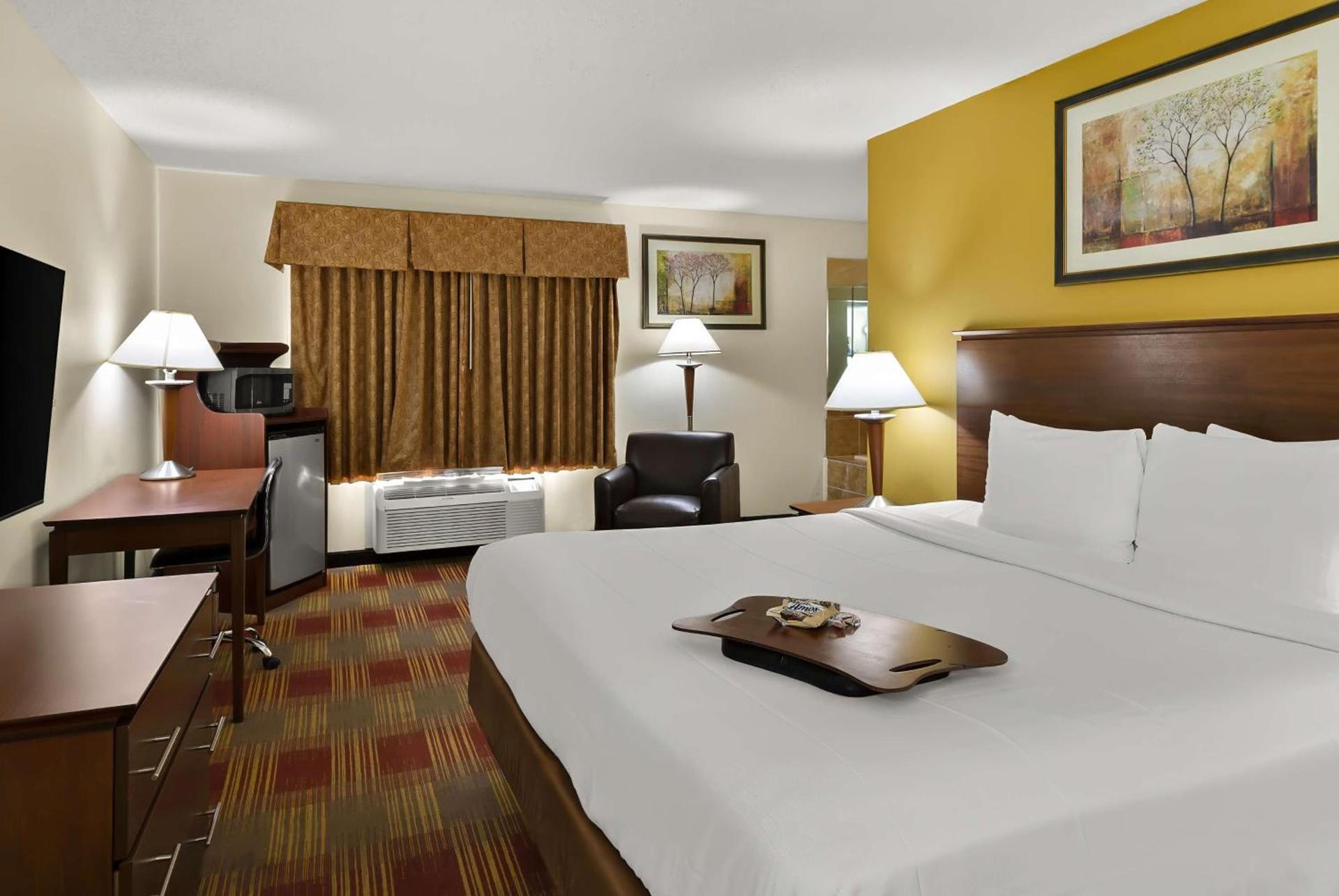 Best Western Lakewood Inn photo 20
