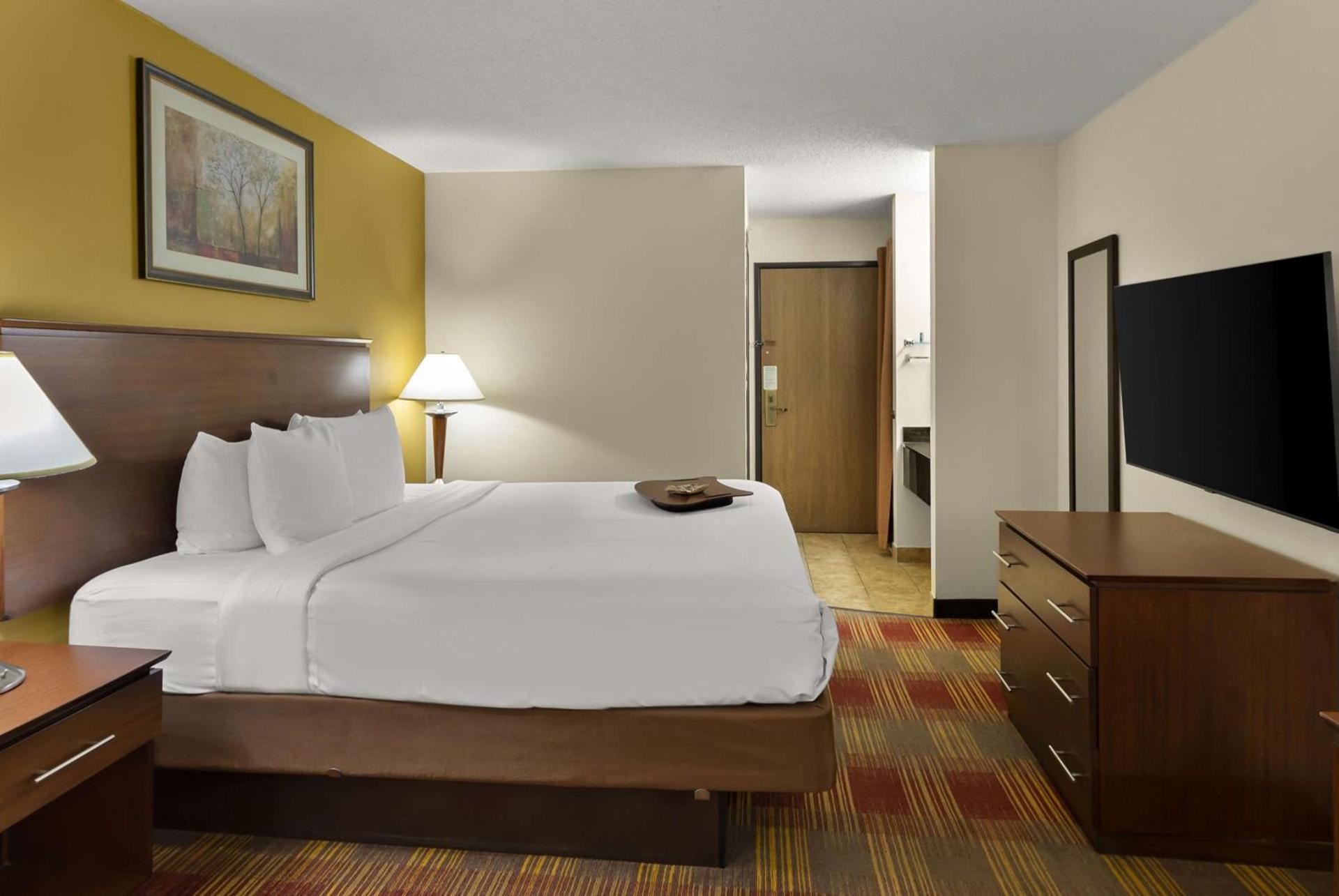 Best Western Lakewood Inn photo 17