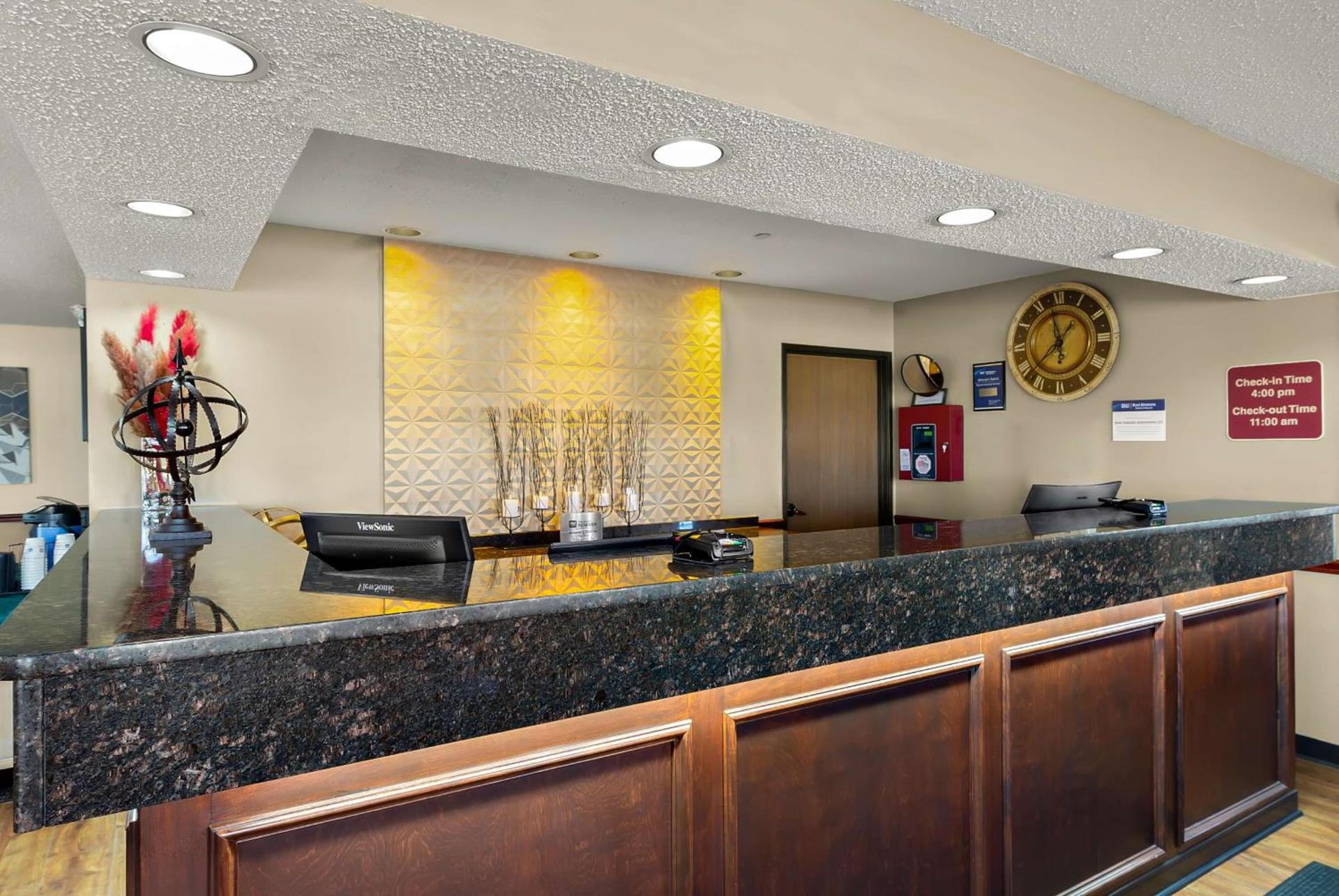 Best Western Lakewood Inn photo 7