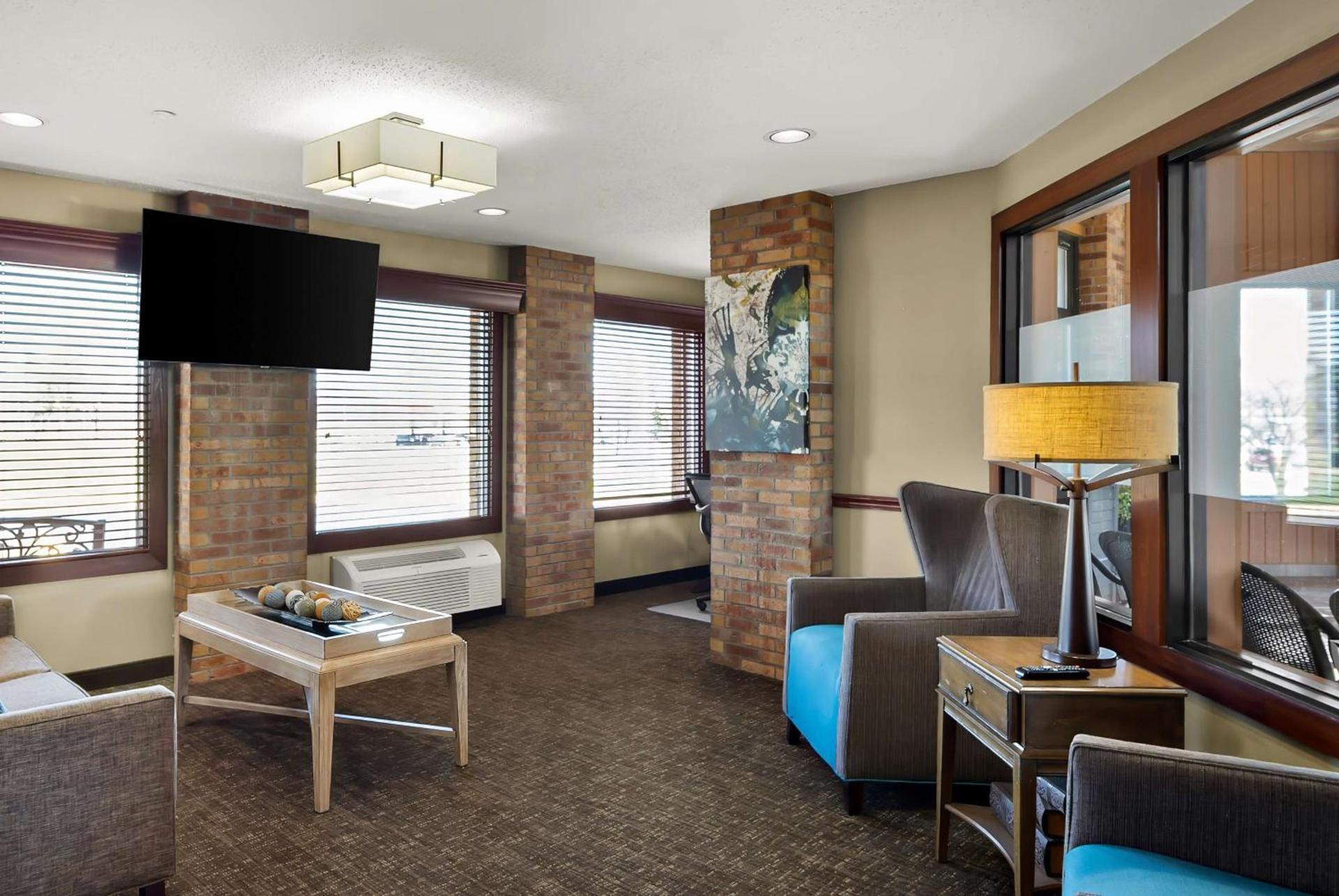 Best Western Lakewood Inn photo 10