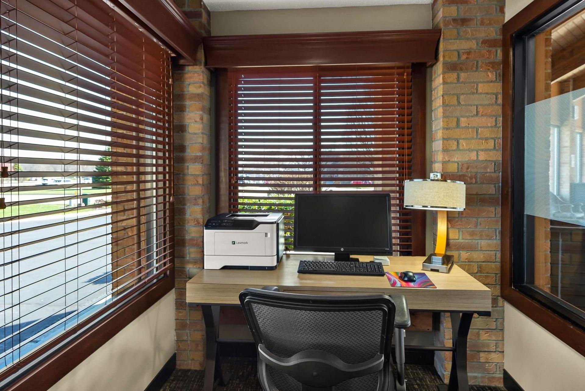 Best Western Lakewood Inn photo 6
