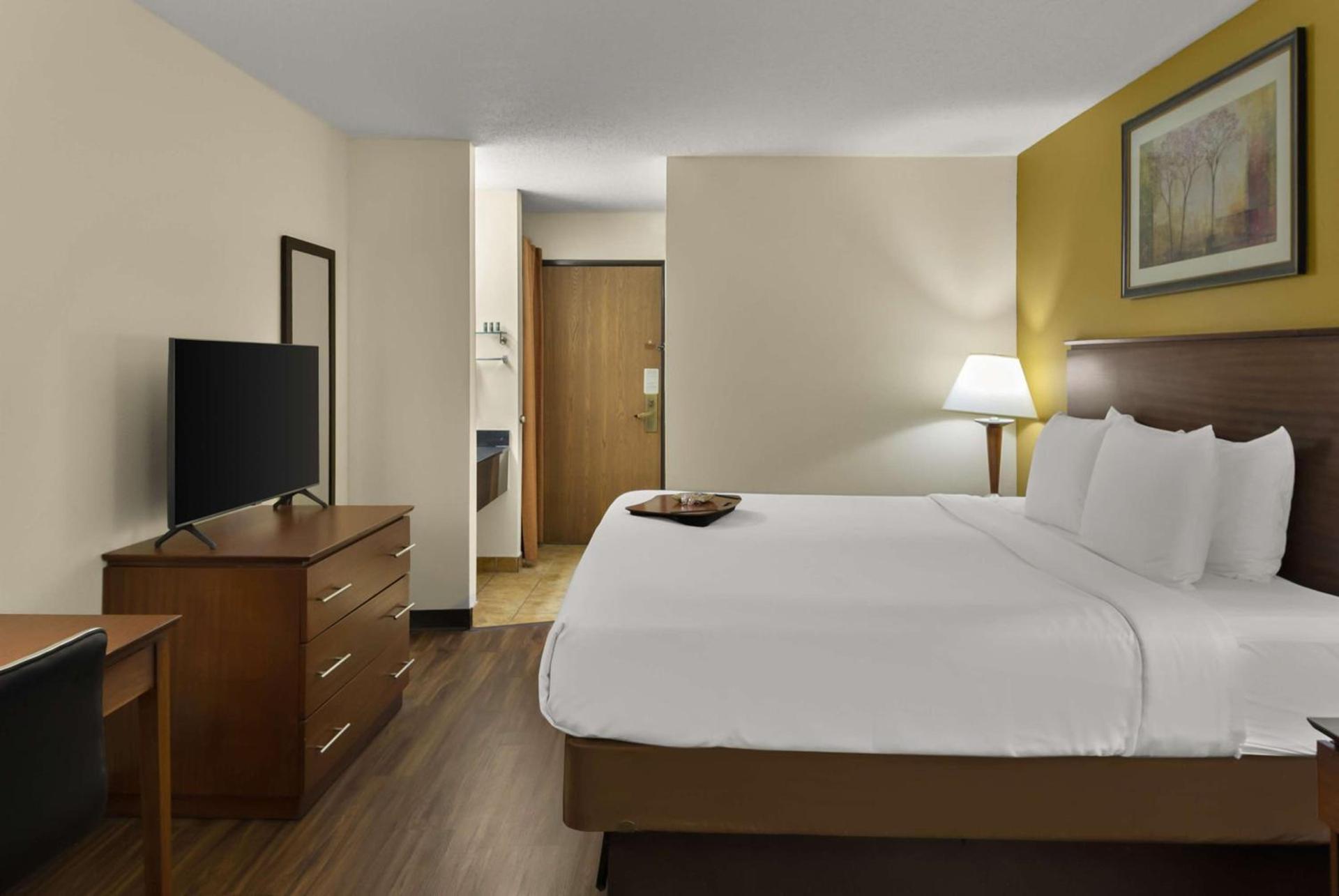 Best Western Lakewood Inn photo 9