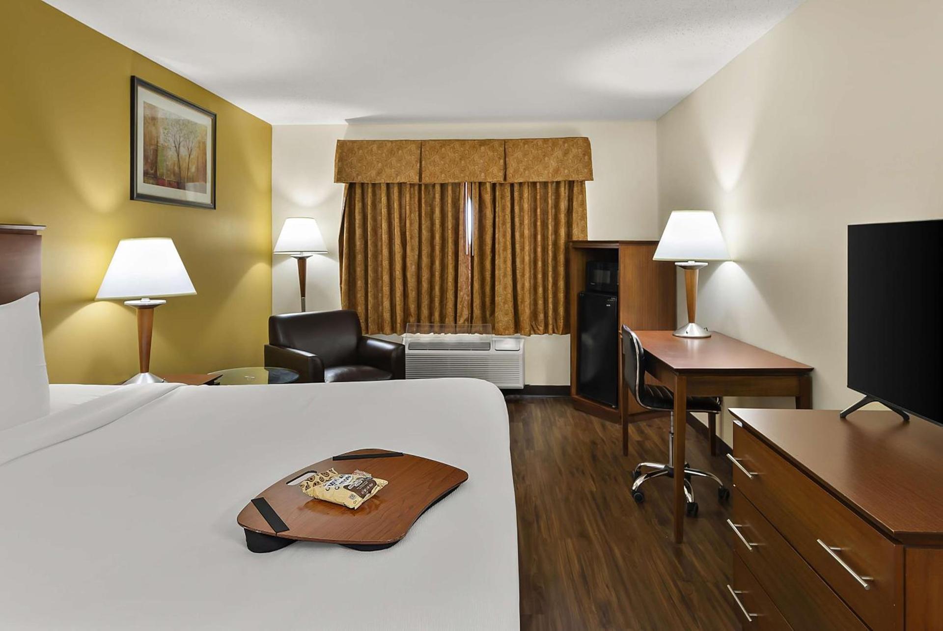 Best Western Lakewood Inn photo 14