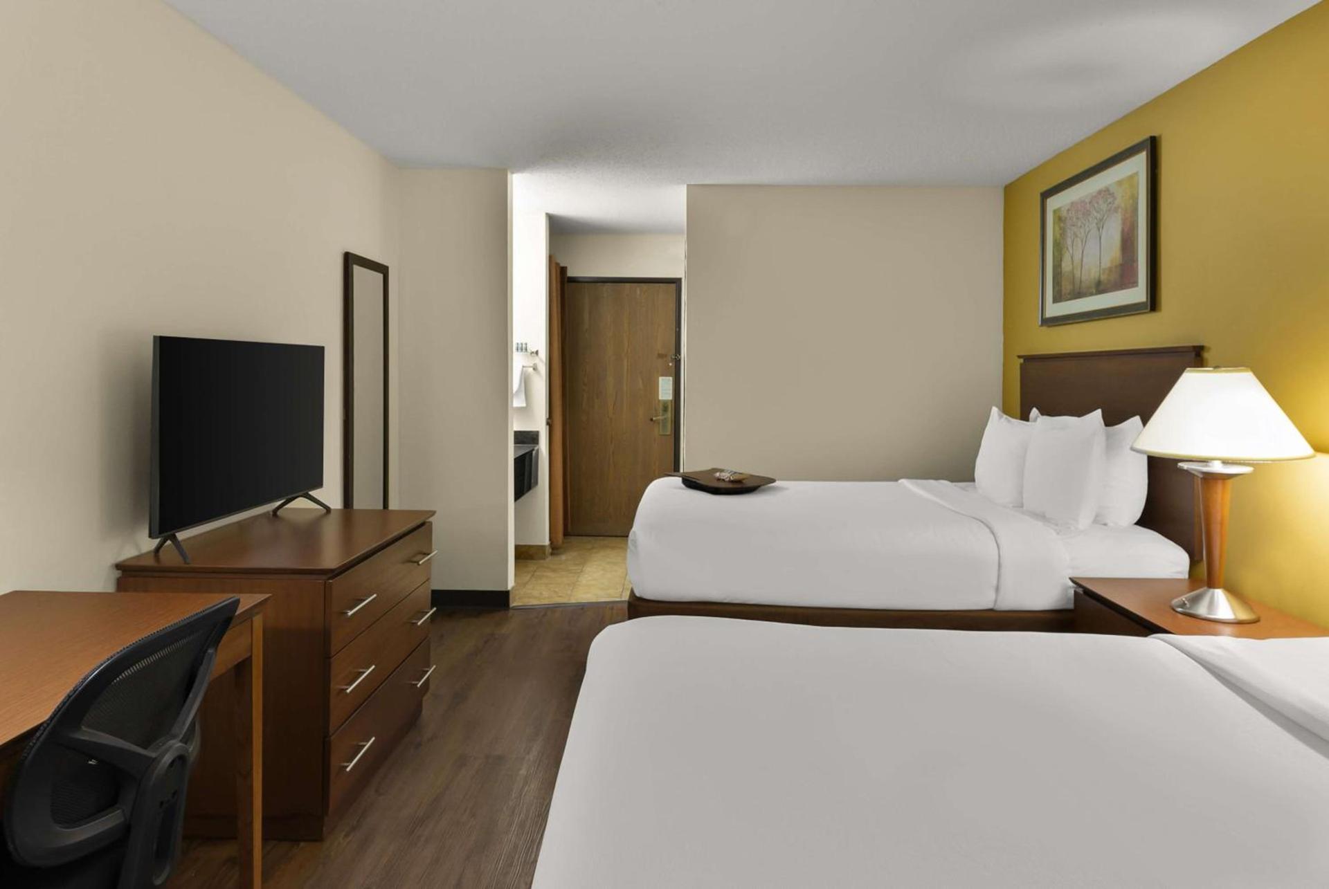 Best Western Lakewood Inn photo 13