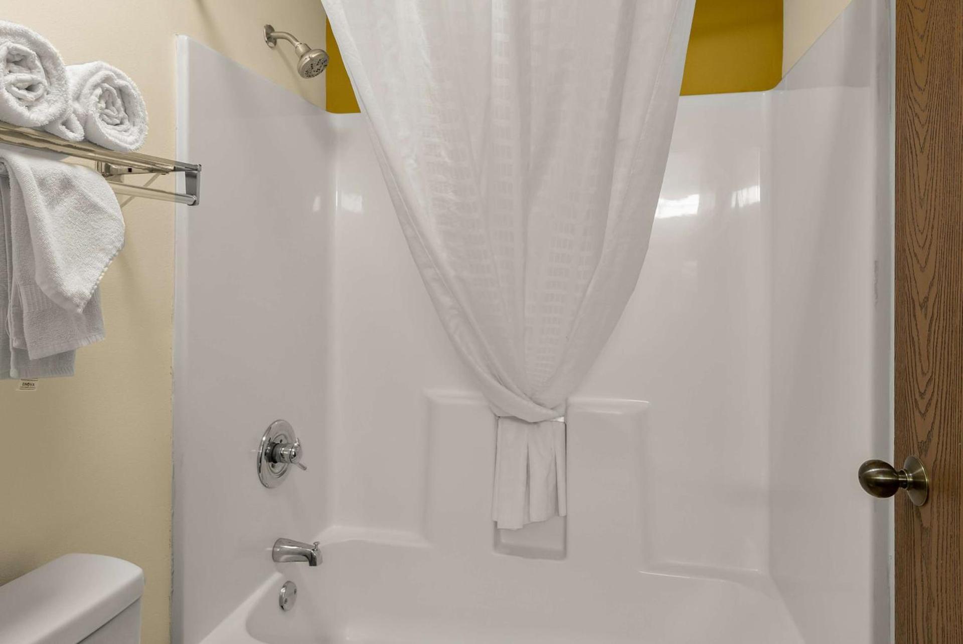 Best Western Lakewood Inn photo 32