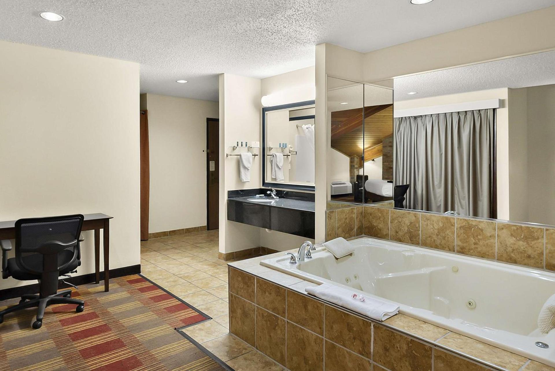 Best Western Lakewood Inn photo 21