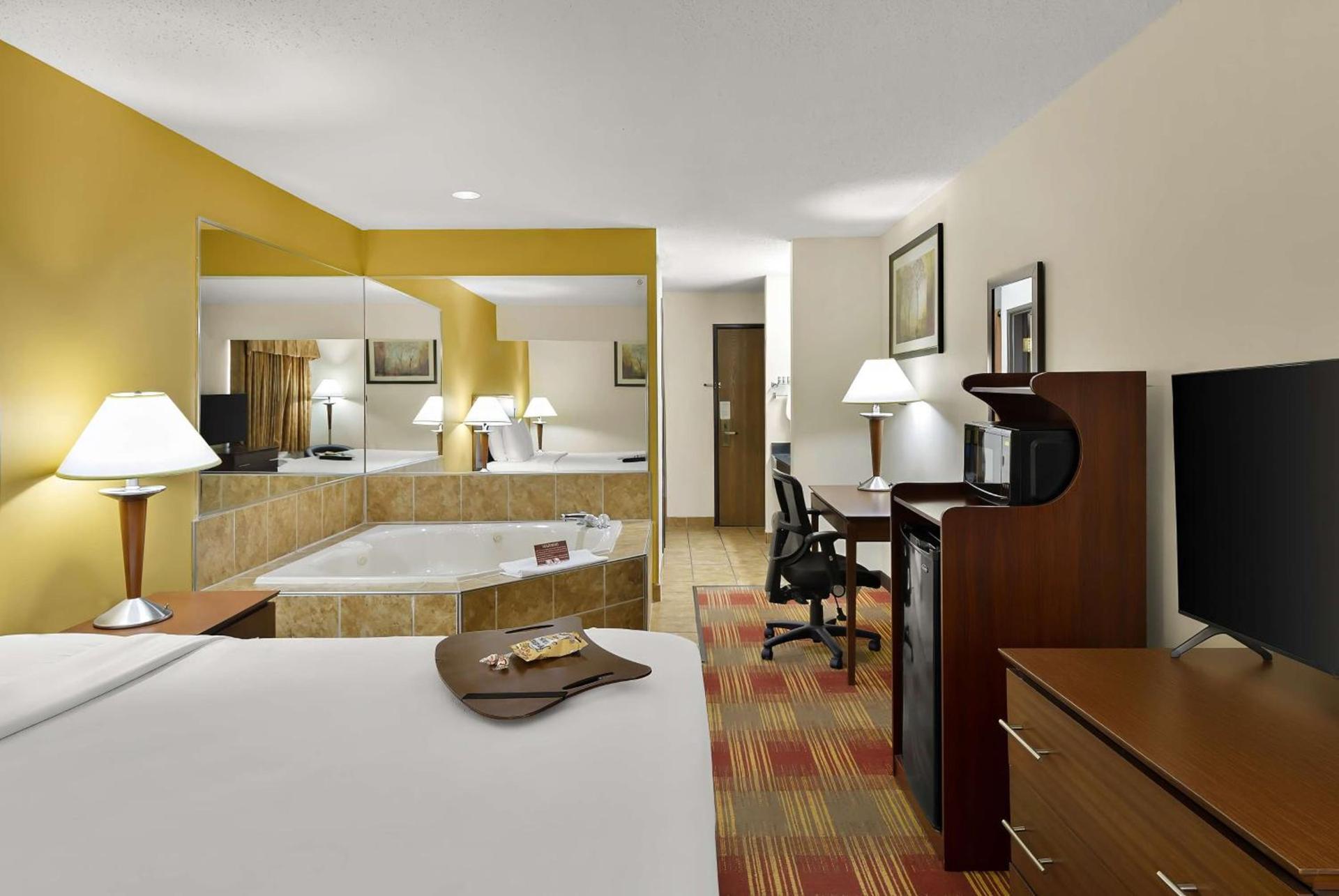 Best Western Lakewood Inn photo 18
