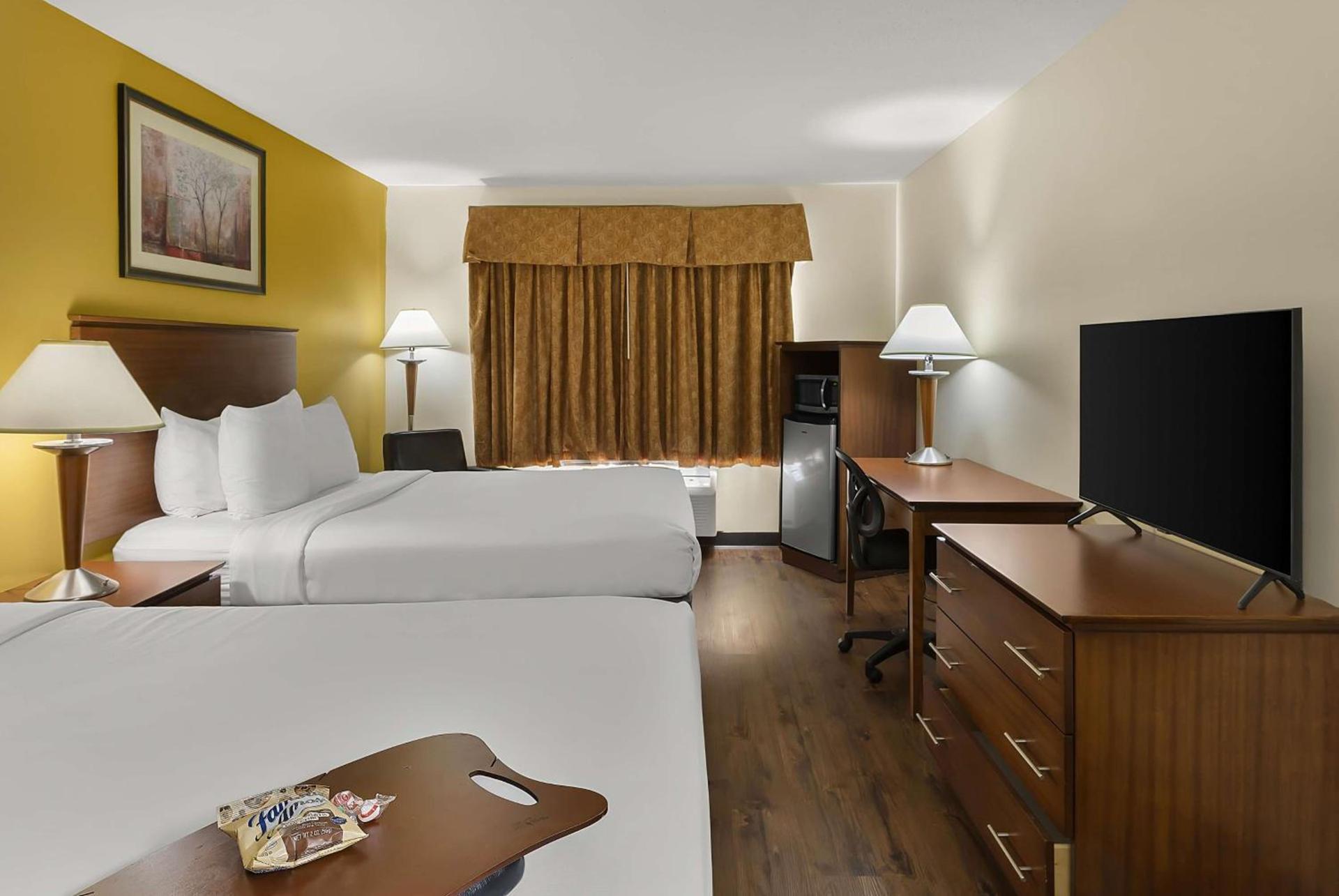 Best Western Lakewood Inn photo 12