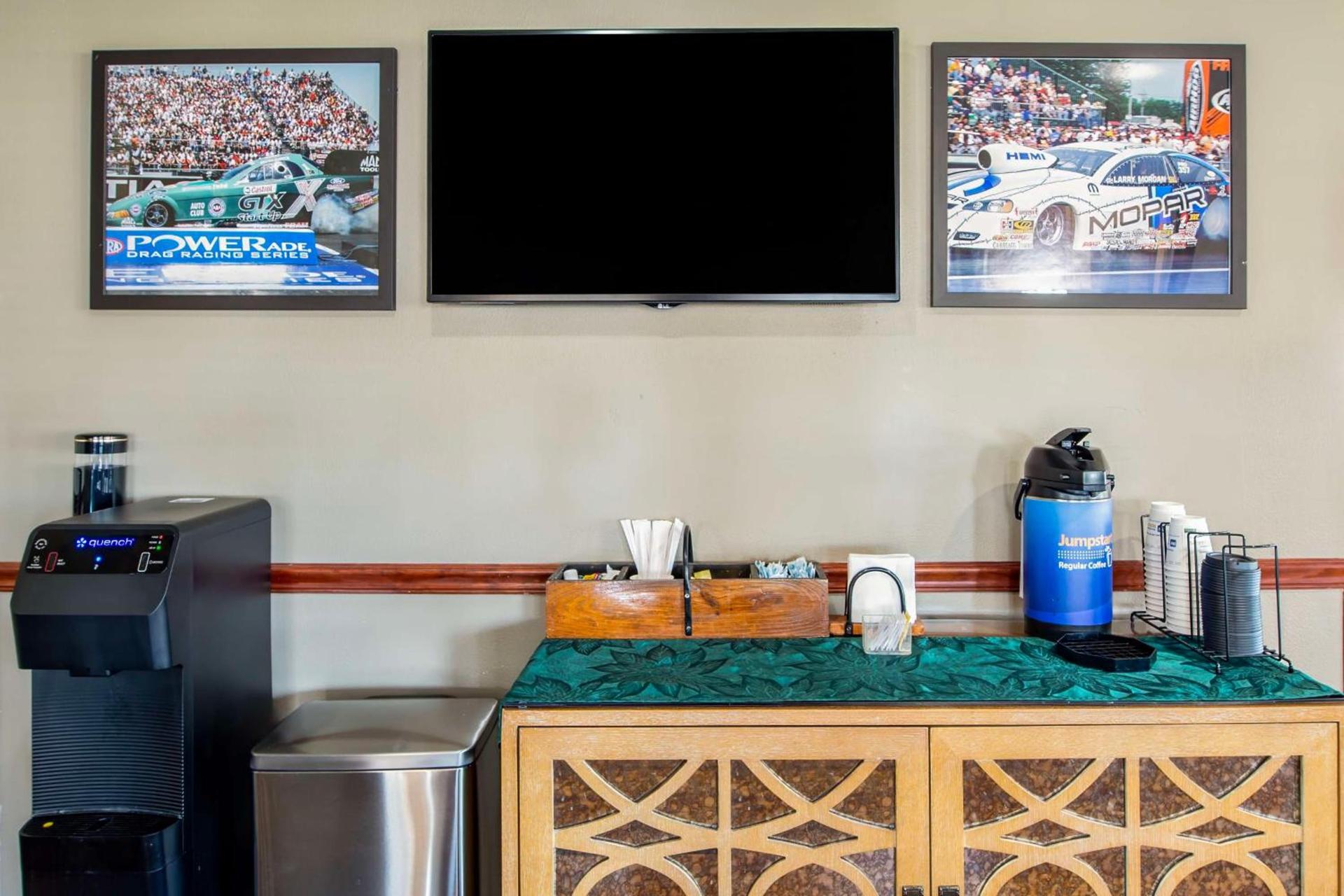 Best Western Lakewood Inn photo 29