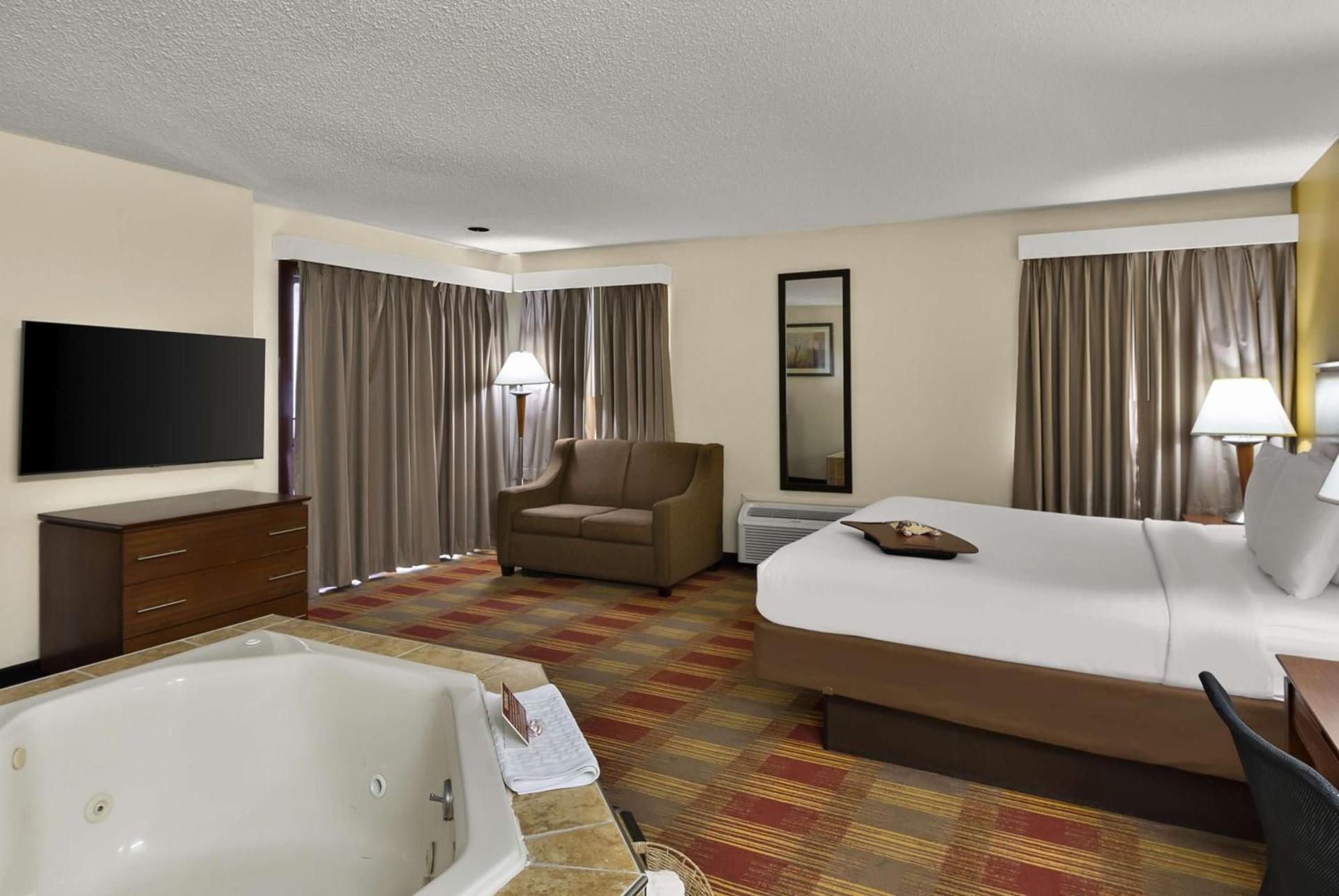 Best Western Lakewood Inn photo 25