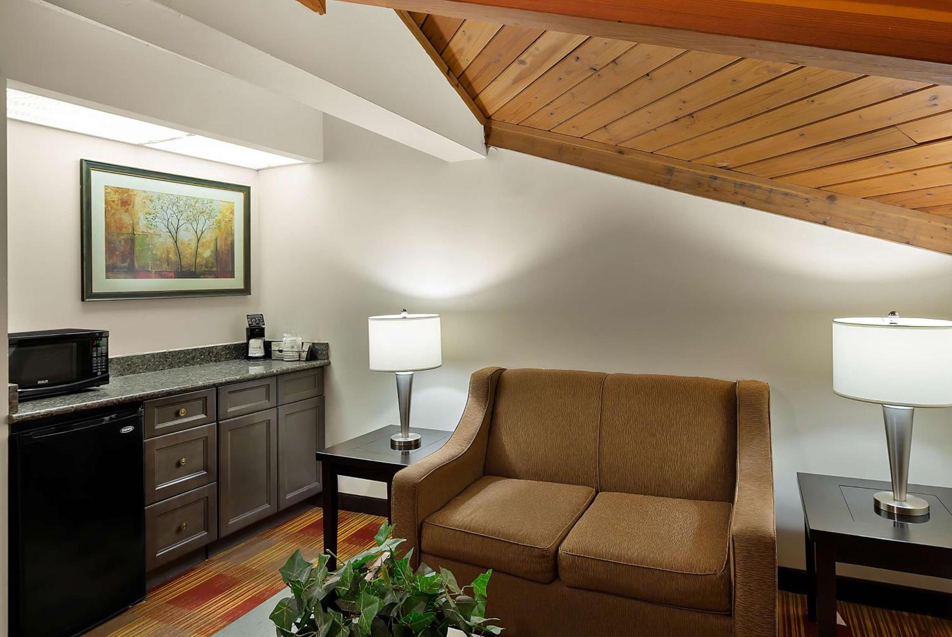 Best Western Lakewood Inn photo 24