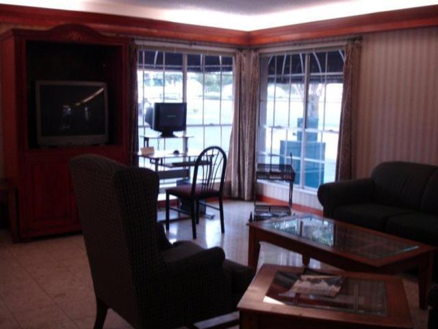 Stratford House Inn and Suites Temple photo 9