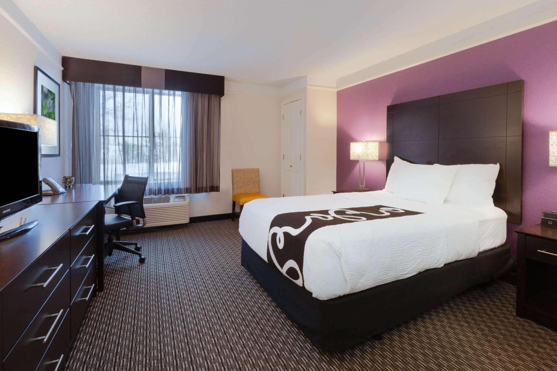 La Quinta by Wyndham Detroit Utica photo 11