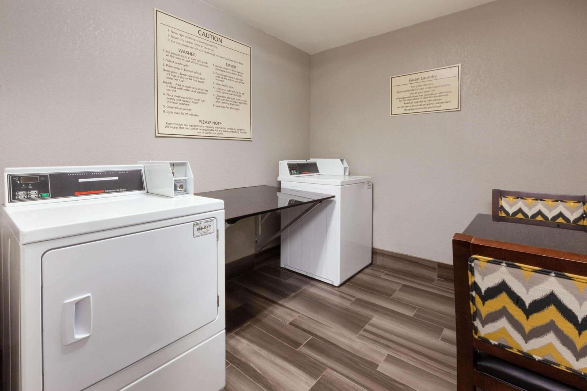 La Quinta by Wyndham Detroit Utica photo 27