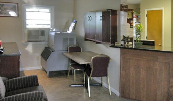 Budget Host Inn photo 2