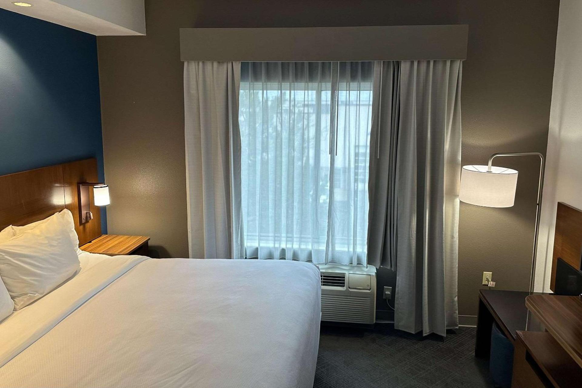 Comfort Inn & Suites Akron South photo 8