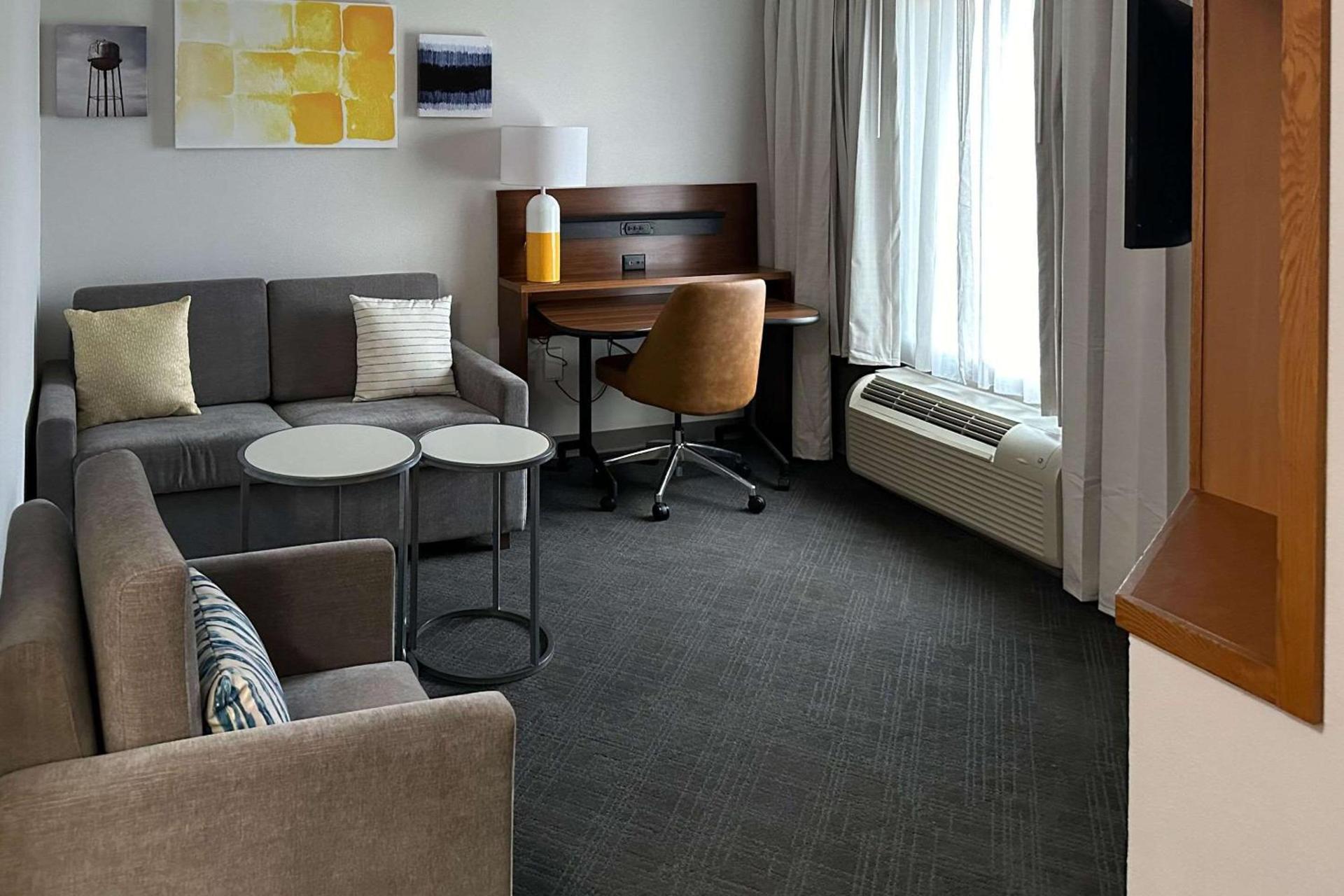 Comfort Inn & Suites Akron South photo 11