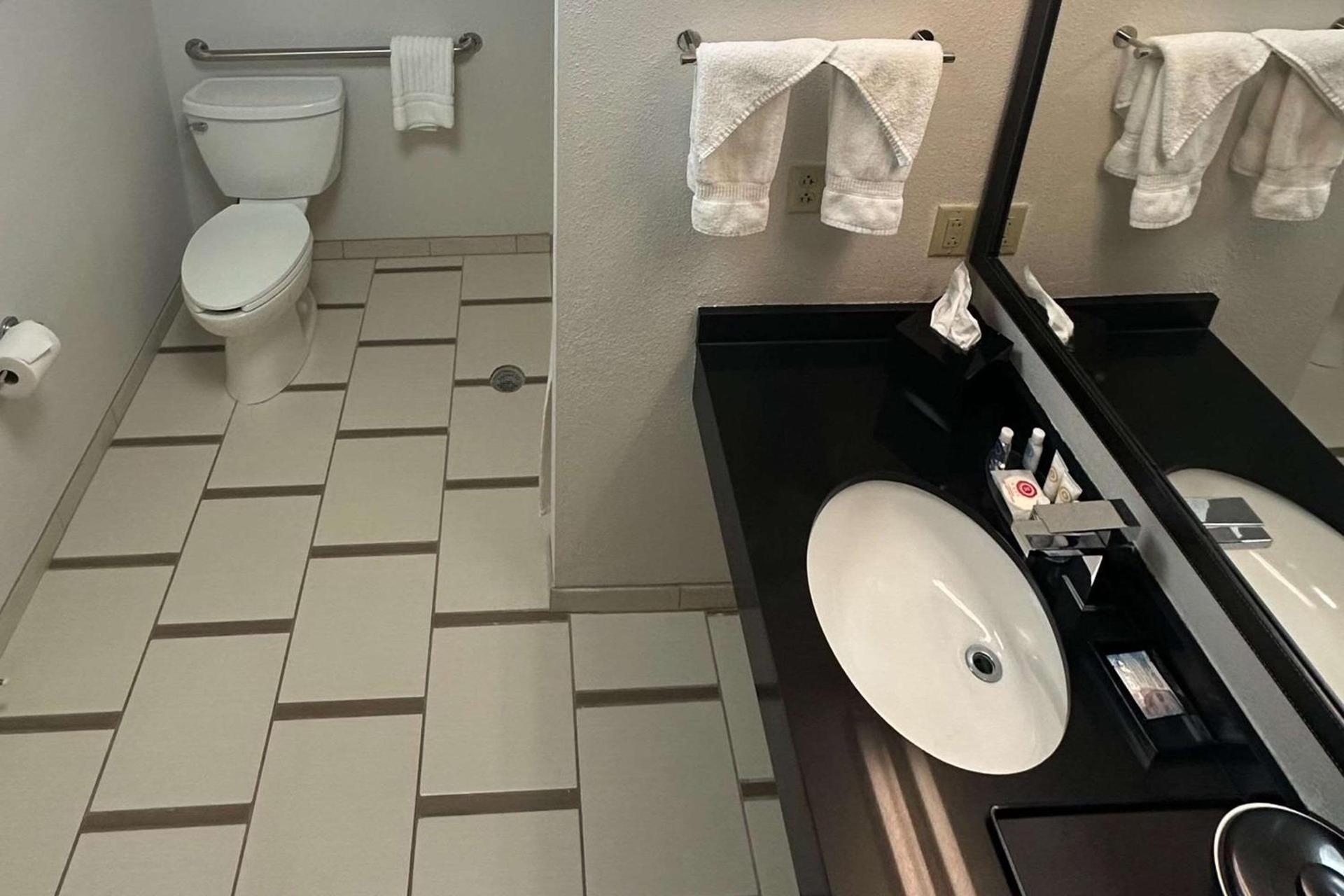 Comfort Inn & Suites Akron South photo 25