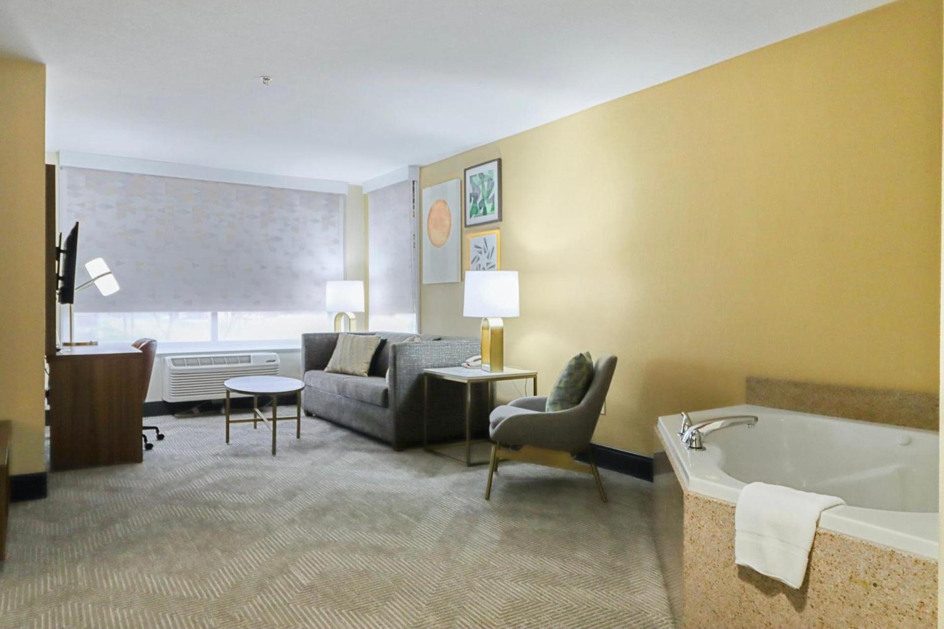 Holiday Inn Quincy by IHG photo 22