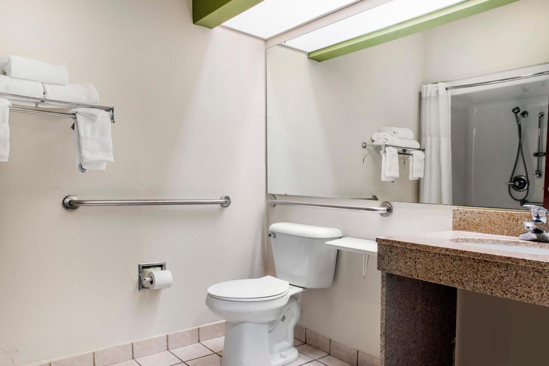 Quality Inn & Suites Anderson I-69 photo 43