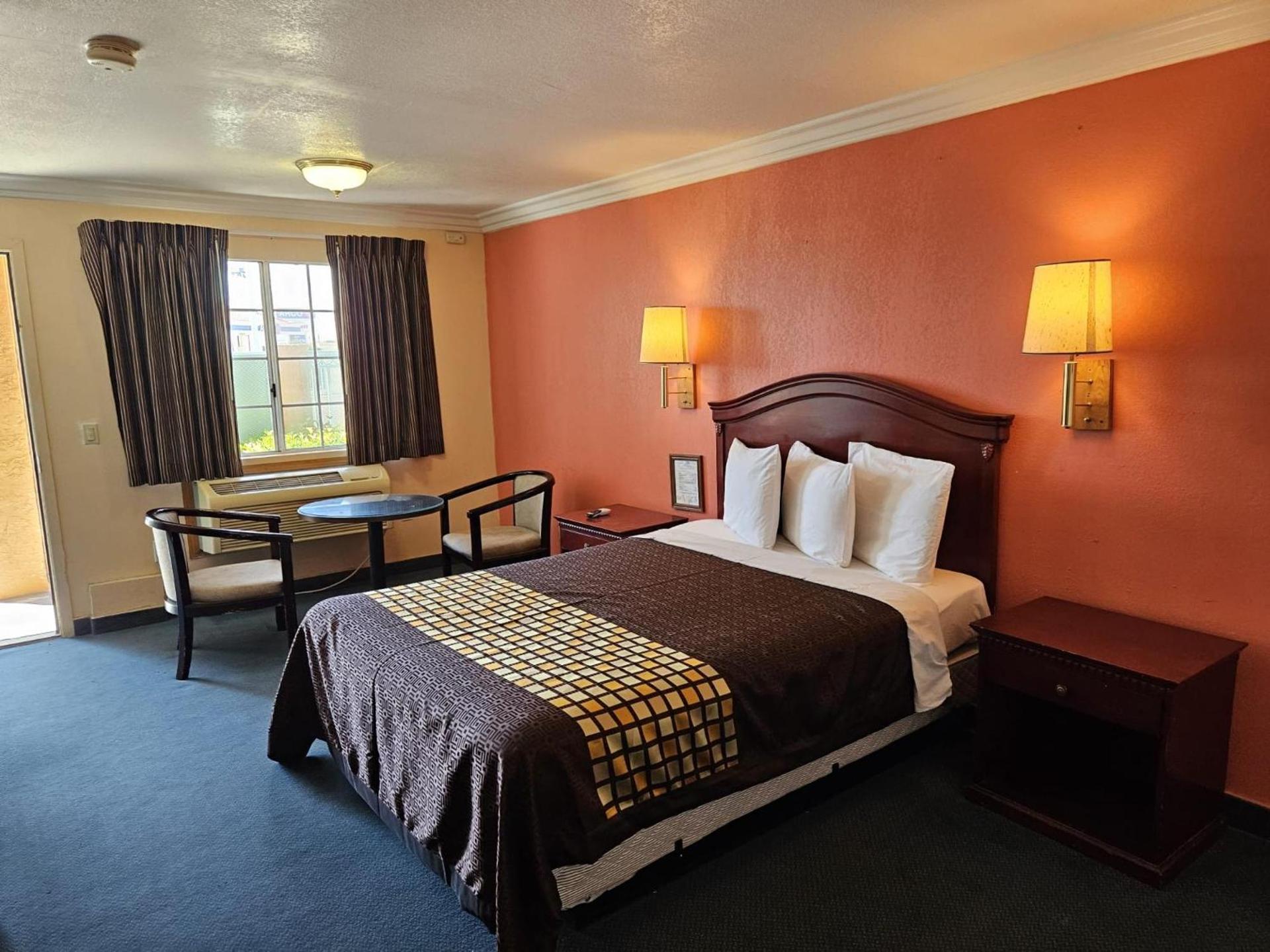 Americas Best Value Inn-Mojave photo 14