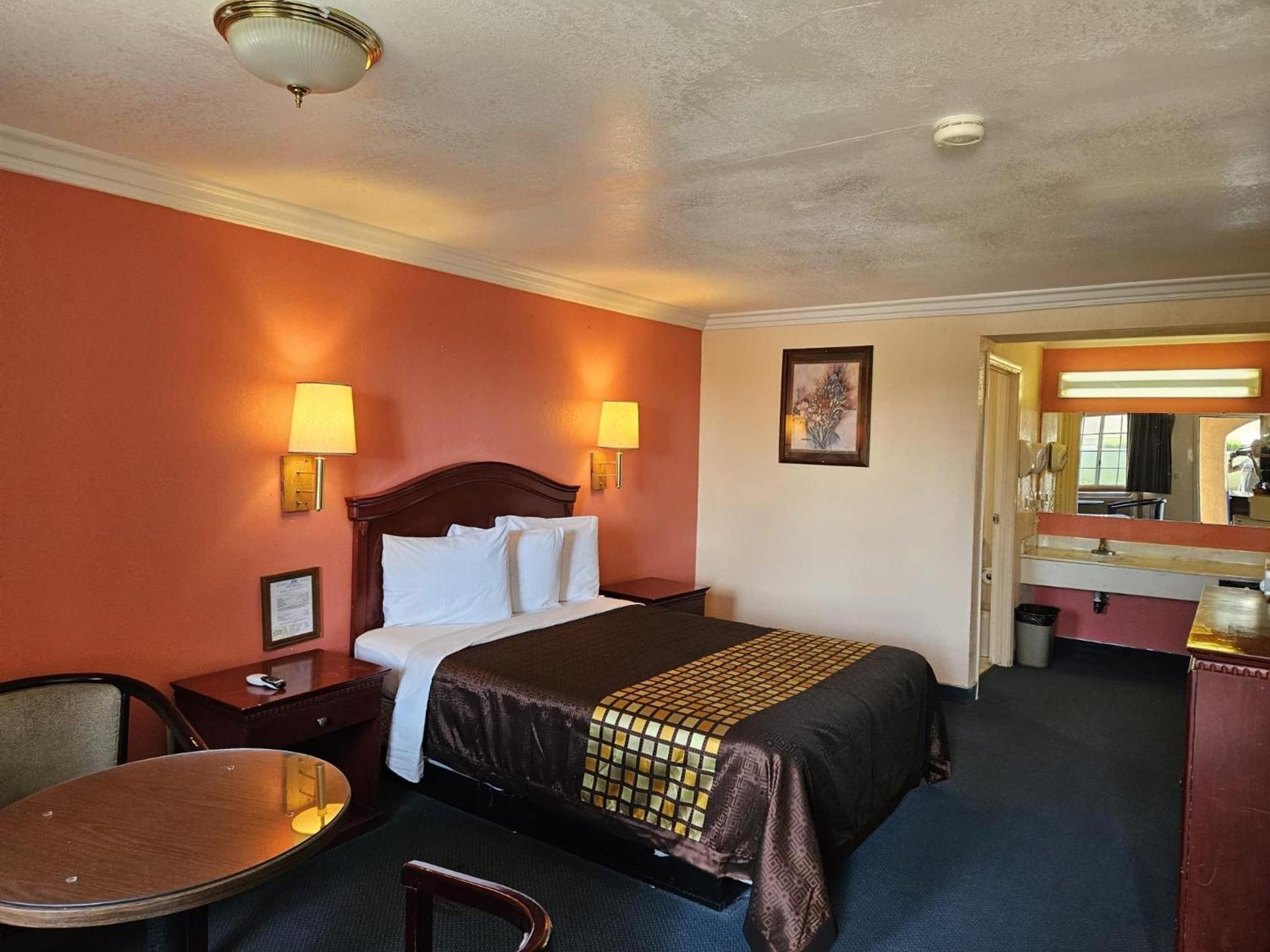 Americas Best Value Inn-Mojave photo 9