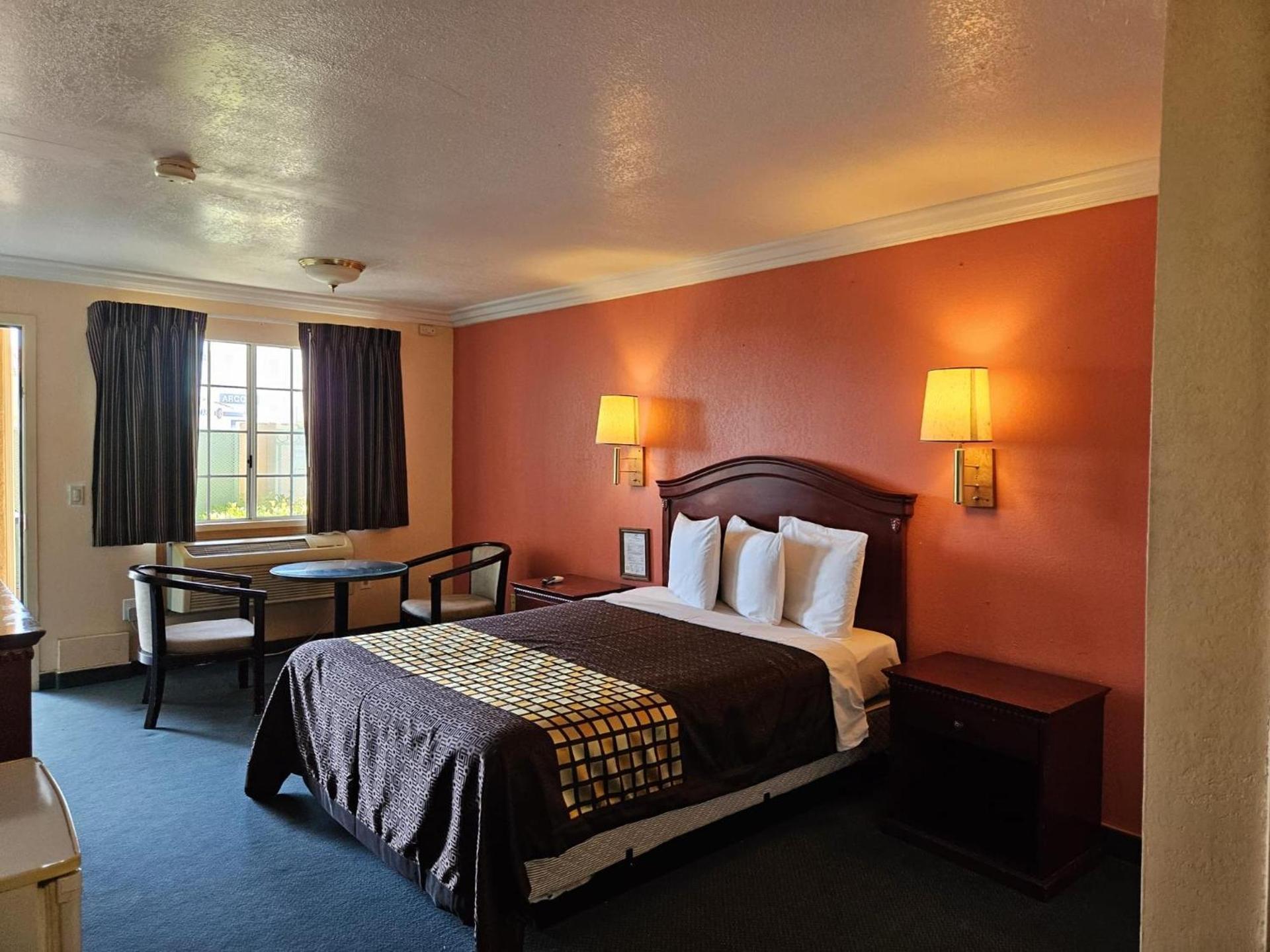 Americas Best Value Inn-Mojave photo 13