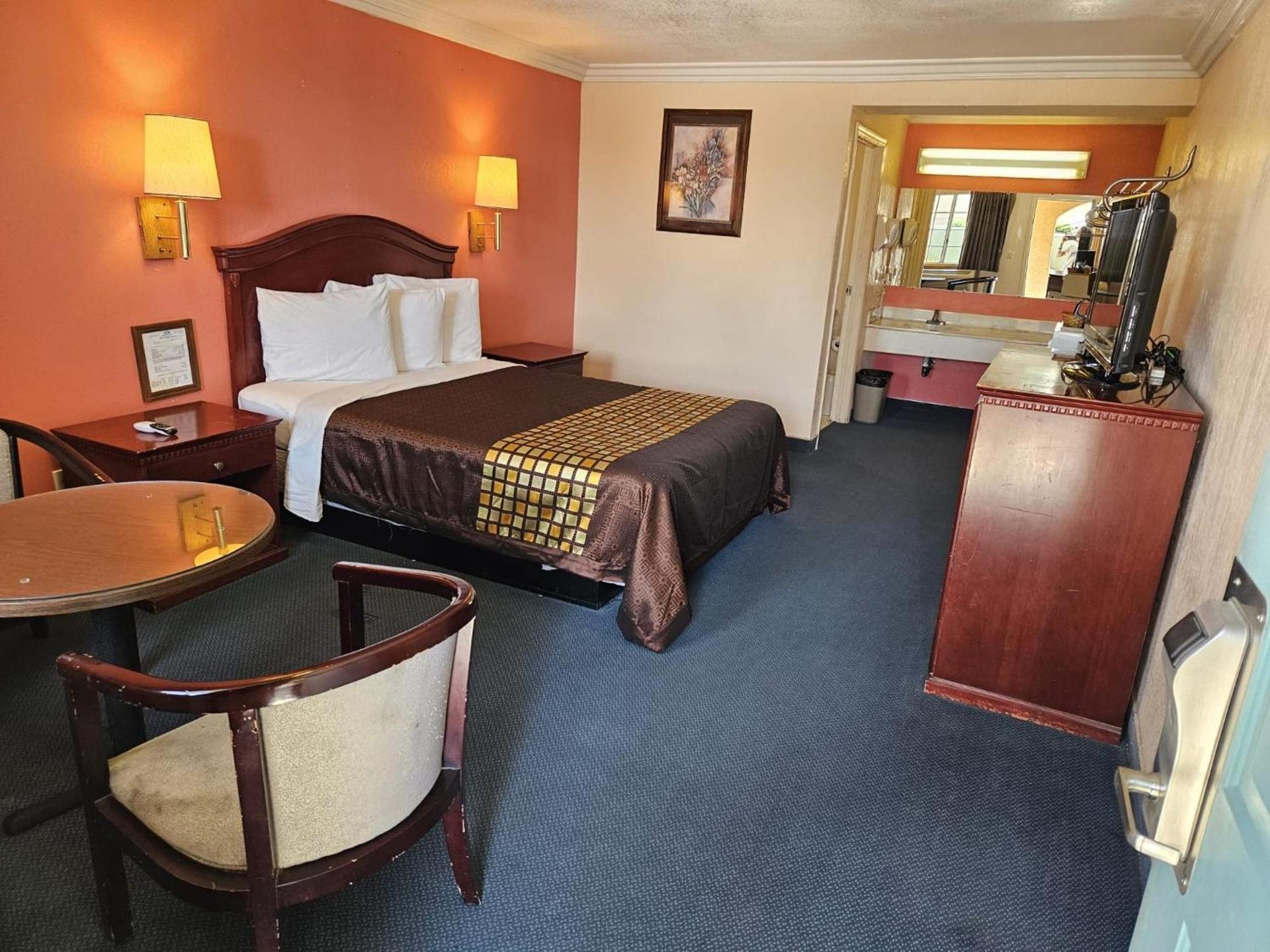 Americas Best Value Inn-Mojave photo 10