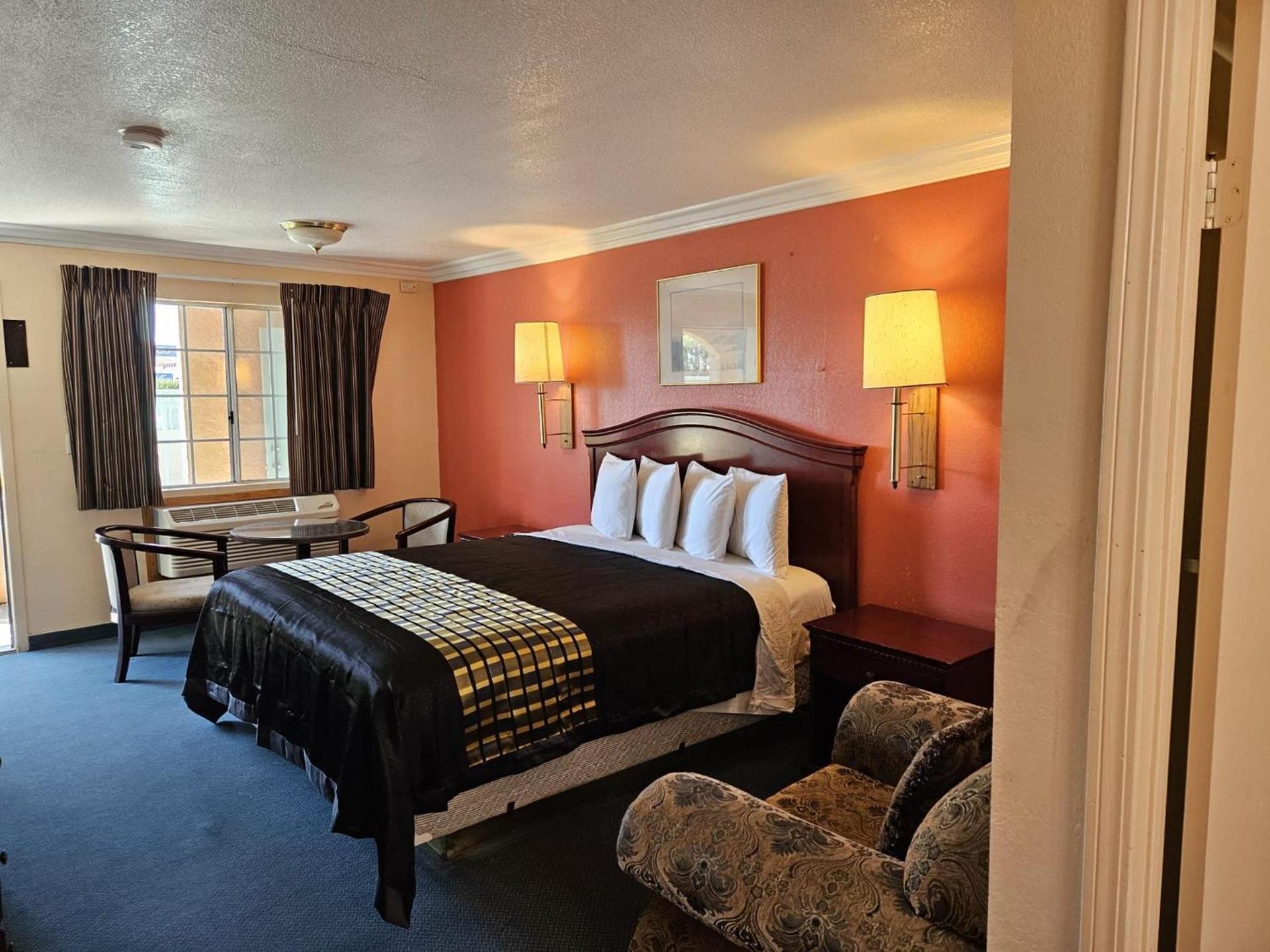 Americas Best Value Inn-Mojave photo 11